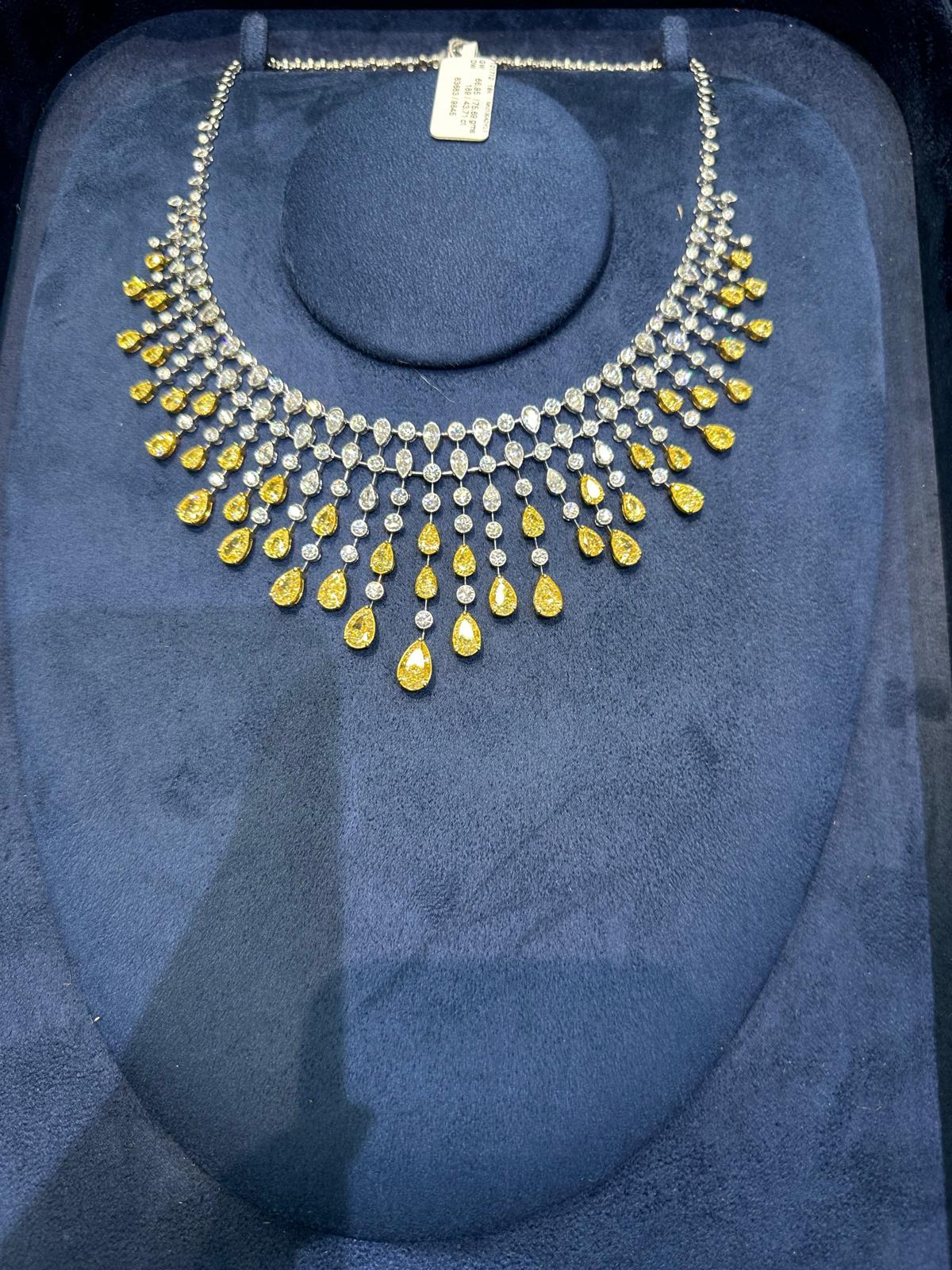 GIA Certificato 69 Carati Giallo e Mentre Collana di Diamanti D-F VVs-VS 657 Diamante in vendita 13