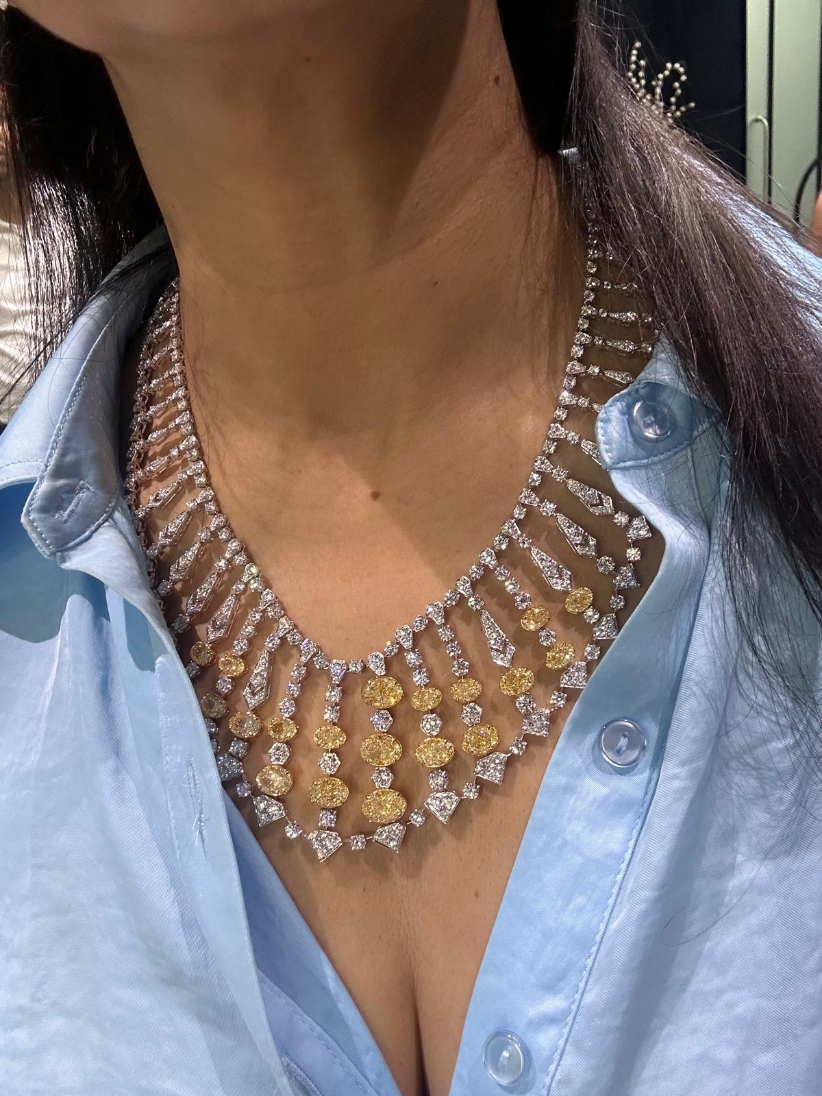 GIA Certificato 69 Carati Giallo e Mentre Collana di Diamanti D-F VVs-VS 657 Diamante In condizioni Nuovo in vendita a Yorba Linda, CA