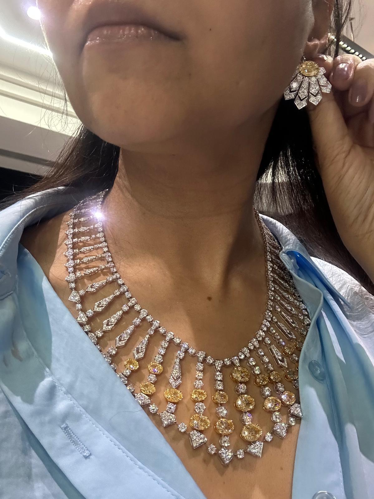 GIA Certificato 69 Carati Giallo e Mentre Collana di Diamanti D-F VVs-VS 657 Diamante in vendita 1