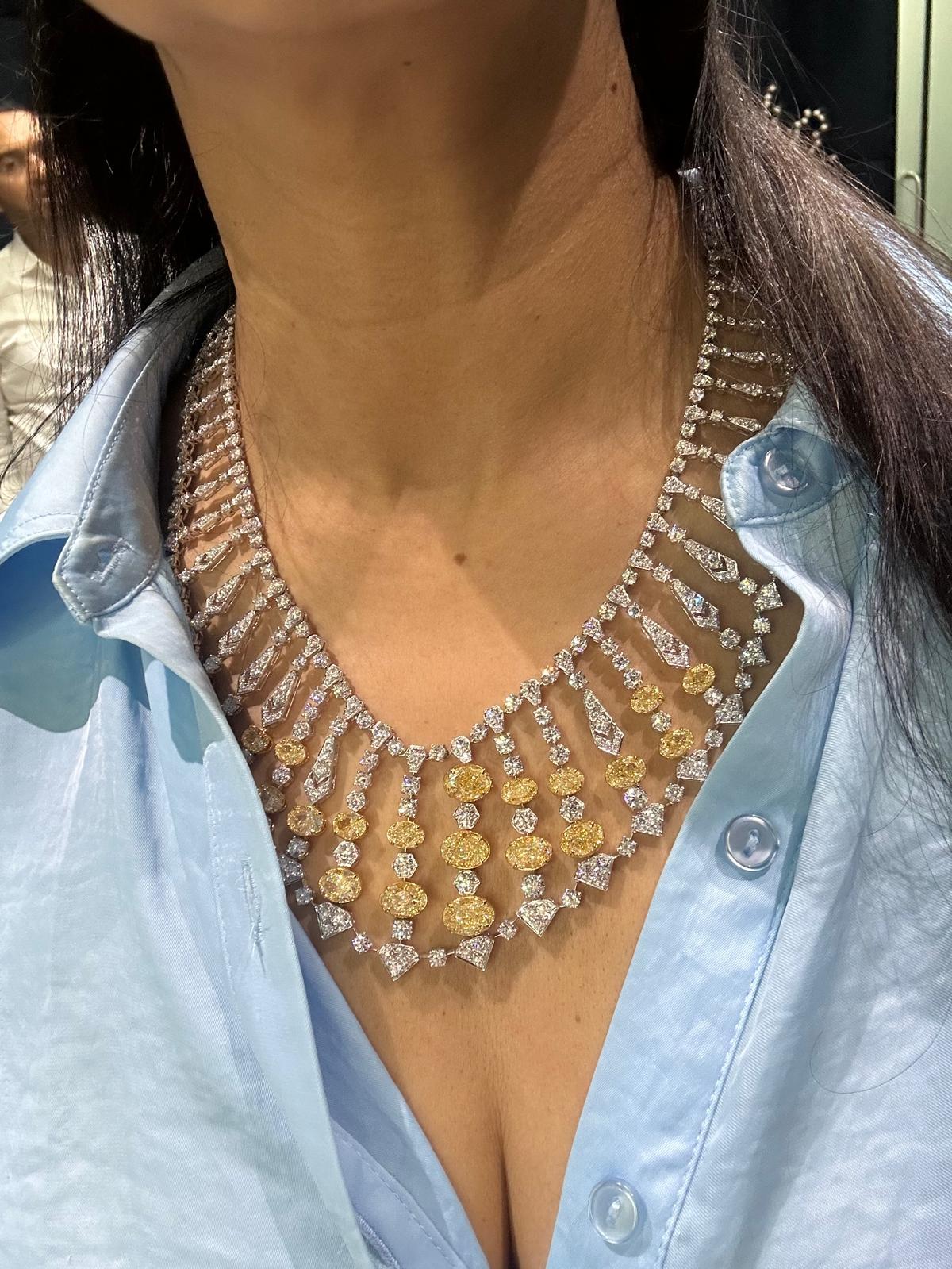 GIA Certificato 69 Carati Giallo e Mentre Collana di Diamanti D-F VVs-VS 657 Diamante in vendita 5