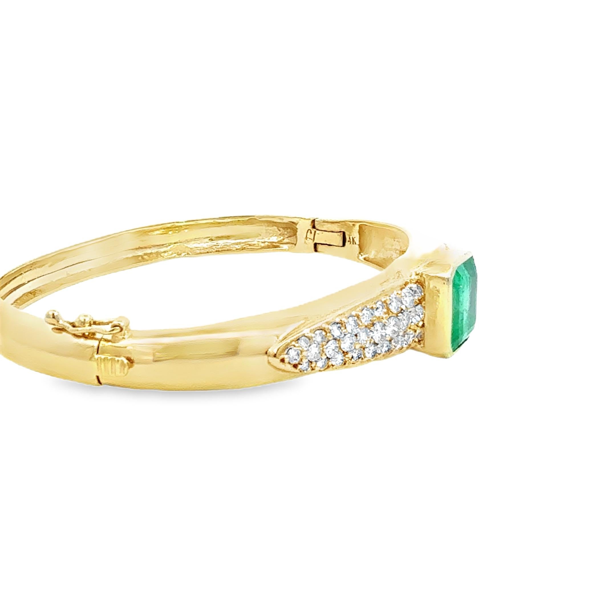 Bracelet jonc rétro vintage avec diamants et émeraude de Colombie certifiée GIA de 6,96 carats Pour femmes en vente