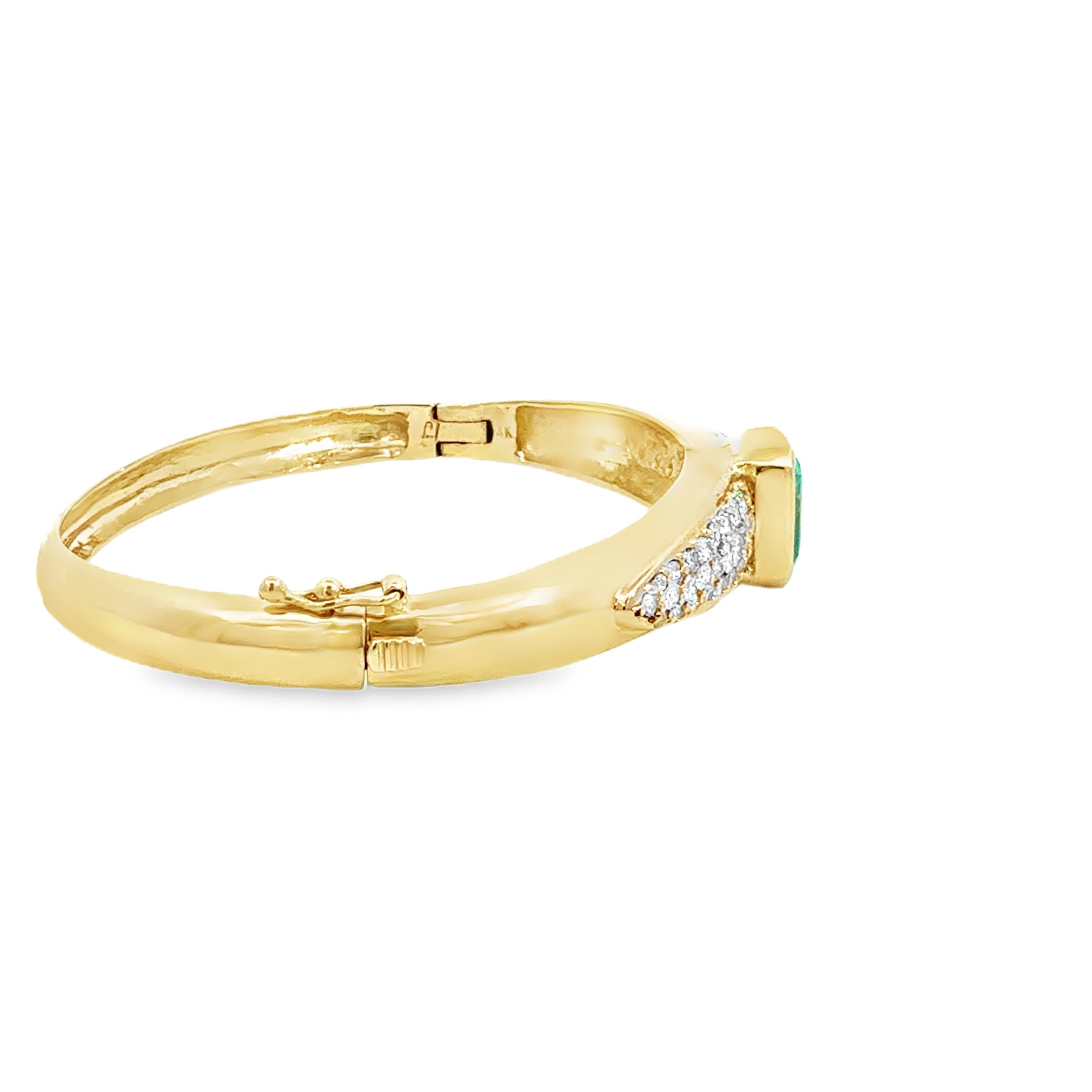 Bracelet jonc rétro vintage avec diamants et émeraude de Colombie certifiée GIA de 6,96 carats en vente 1