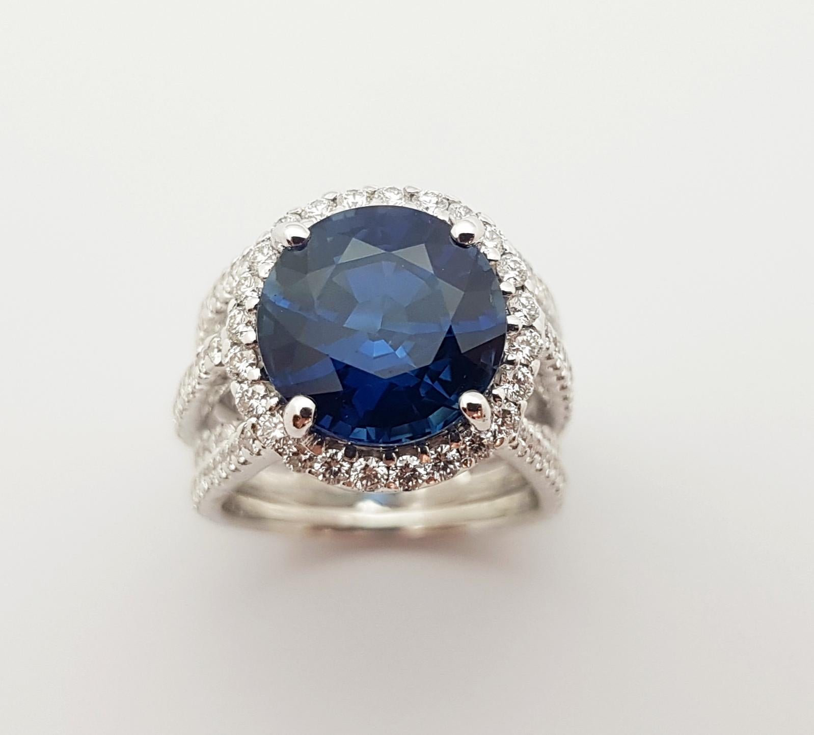 GIA Certified 6cts Round Blue Sapphire with Diamond Ring in 18K White Gold For Sale 4