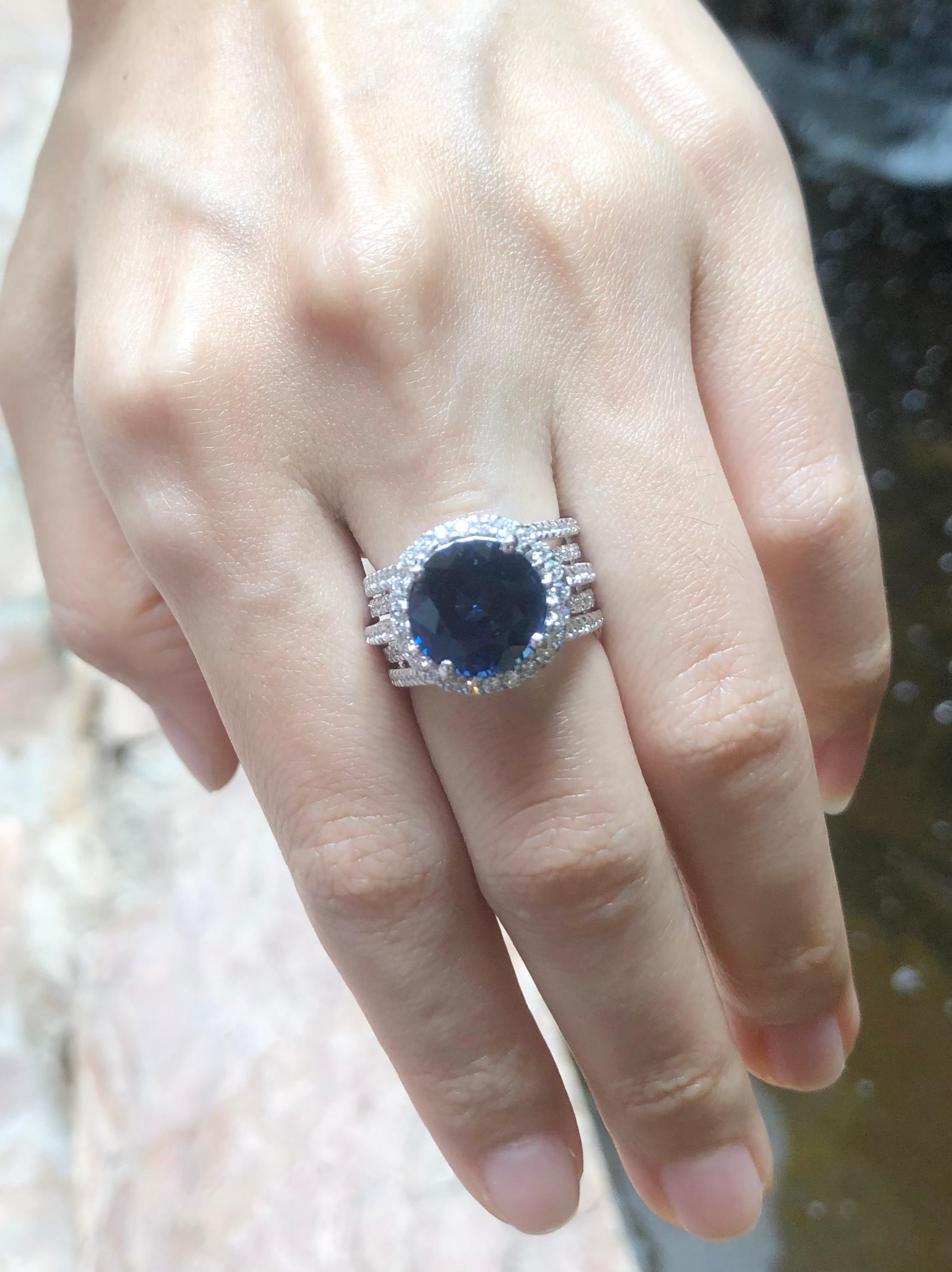 GIA Certified 6cts Round Blue Sapphire with Diamond Ring in 18K White Gold For Sale 2
