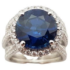 Bague en or blanc 18 carats avec saphir bleu rond de 6 carats certifié par le GIA et diamants