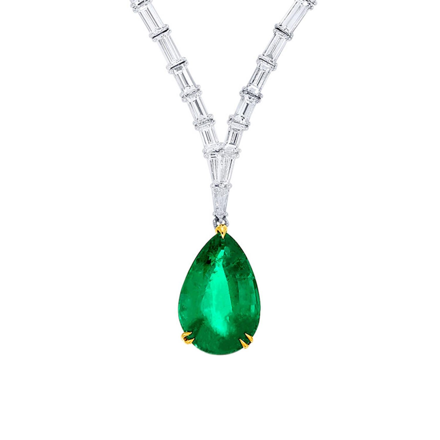 Colgante de Esmeralda Colombiana de 7 Quilates Certificado por GIA Collar de Diamantes de 16,6 Quilates 18K Corte pera en venta