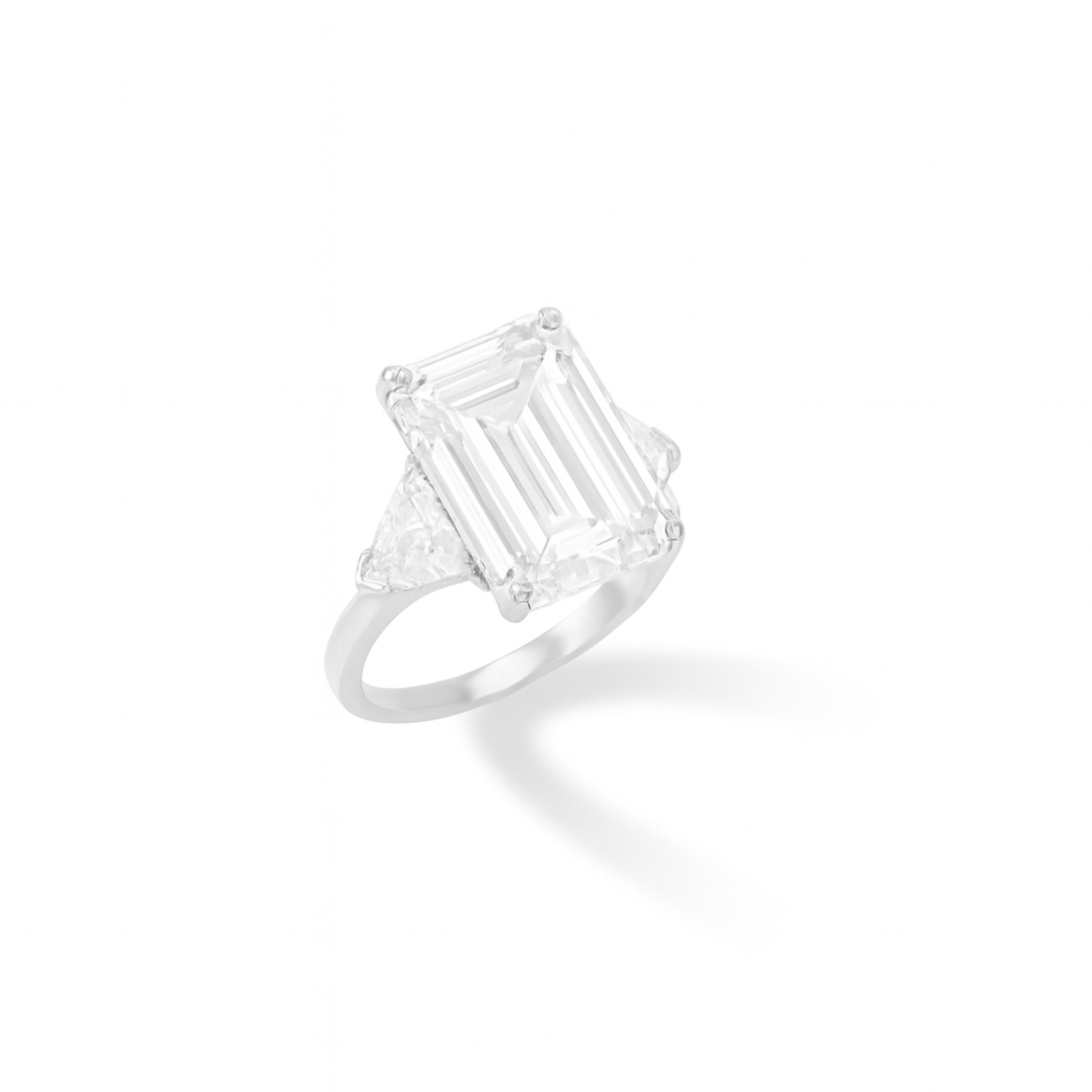 Taille émeraude Bague en platine certifiée GIA avec diamant taille émeraude de 7 carats en vente