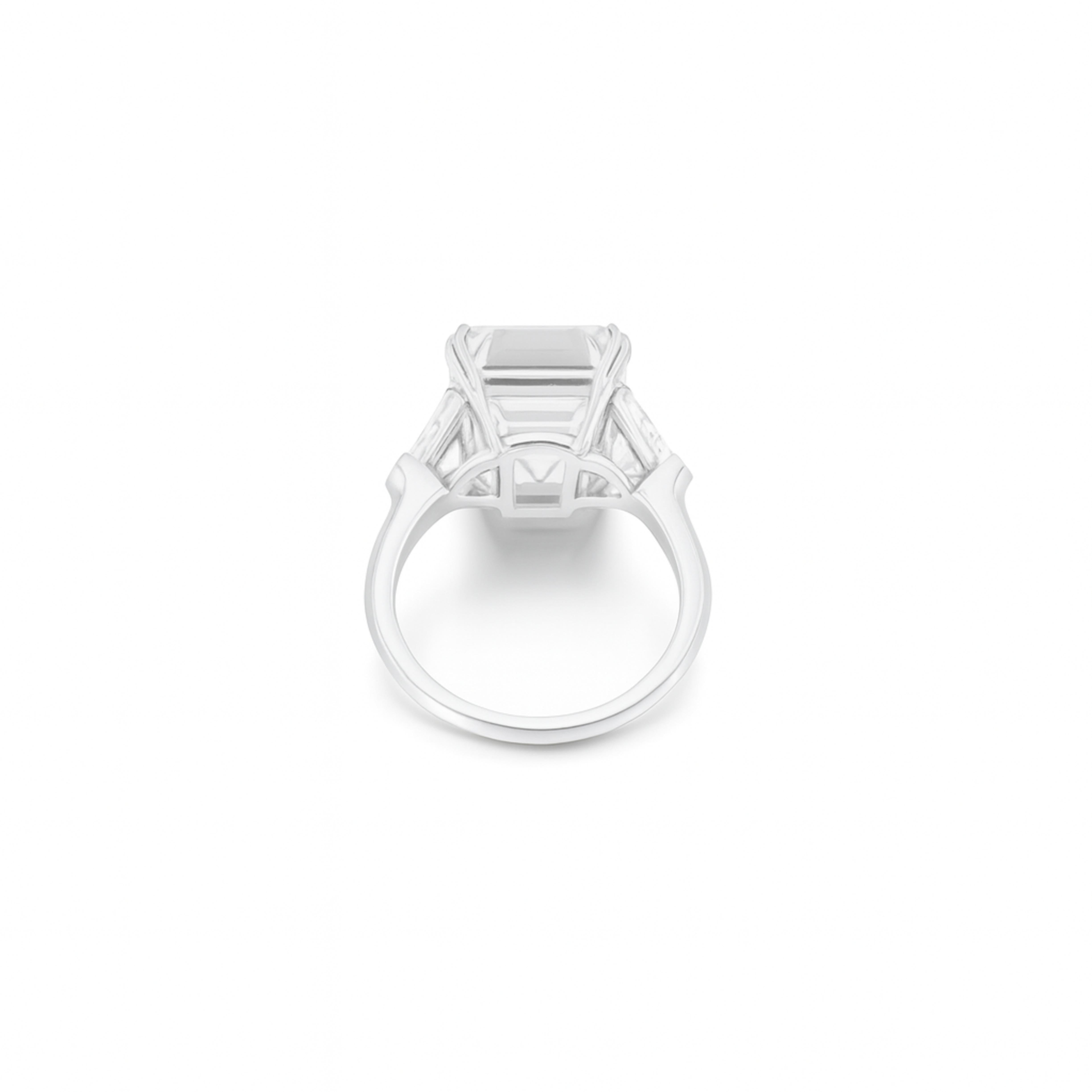 Bague en platine certifiée GIA avec diamant taille émeraude de 7 carats Neuf - En vente à Chicago, IL