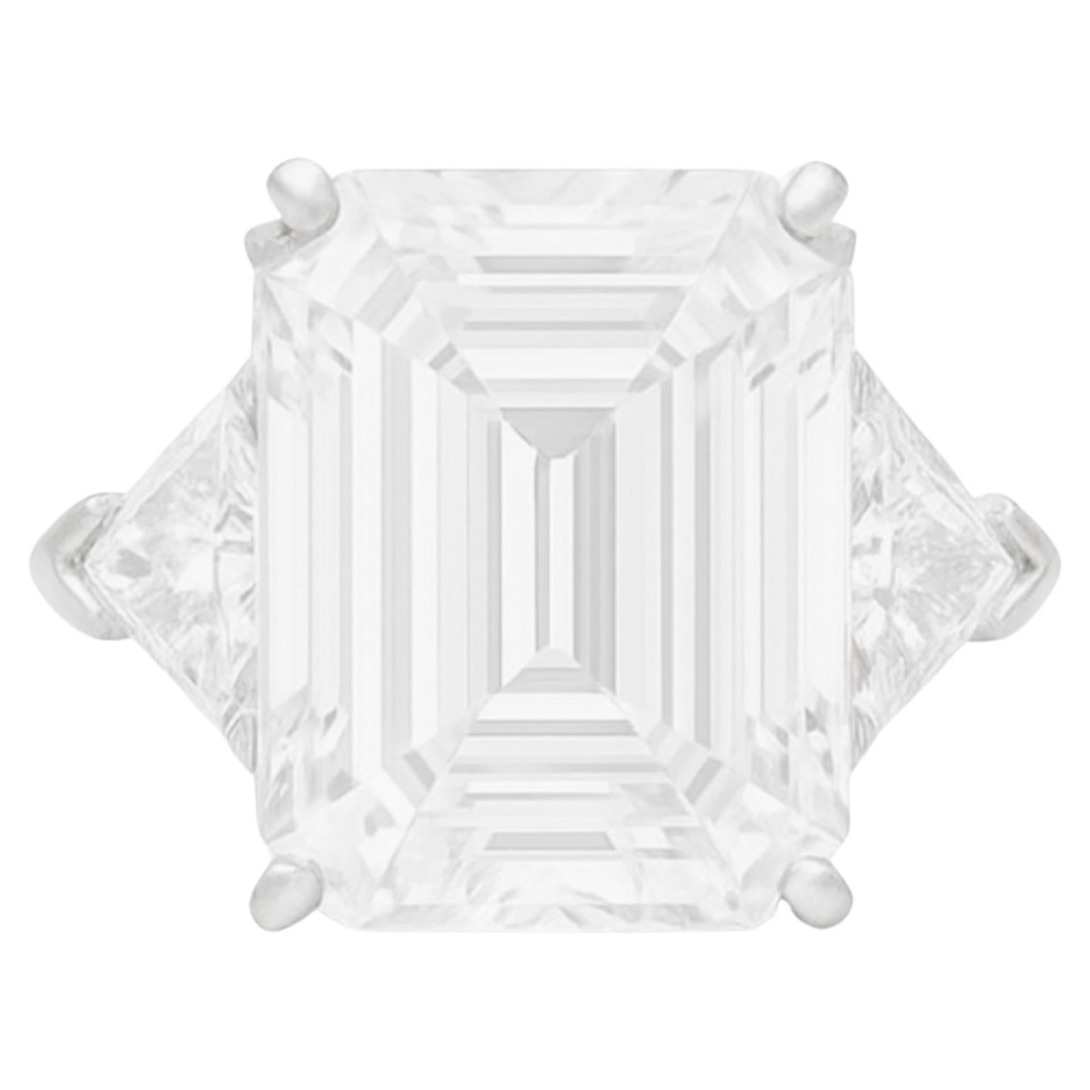 Bague en platine certifiée GIA avec diamant taille émeraude de 7 carats en vente