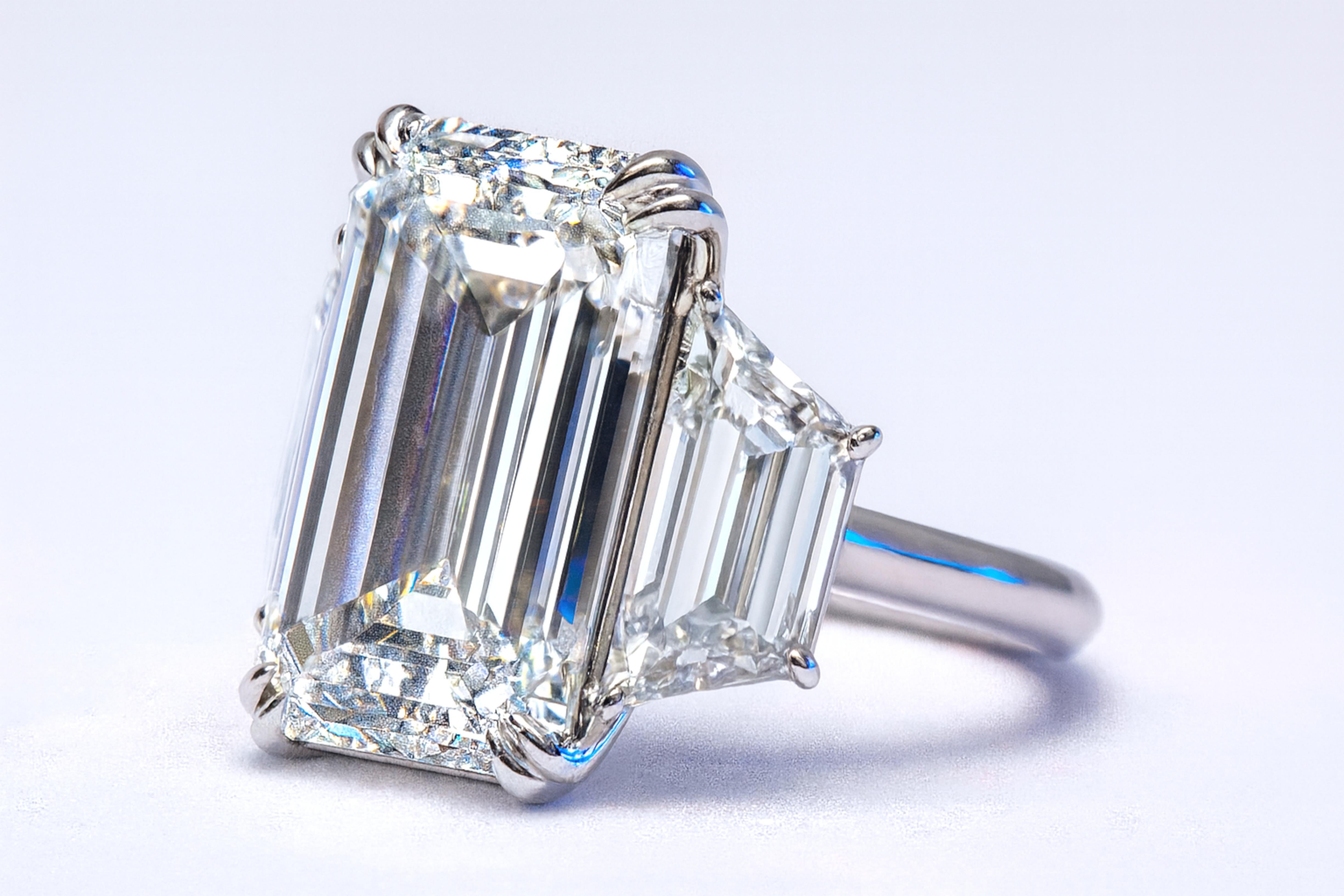 GIA Certified 7 Carat Emerald Cut Diamond Ring F COLOR VVS2 CLARITY In New Condition For Sale In Chicago, IL