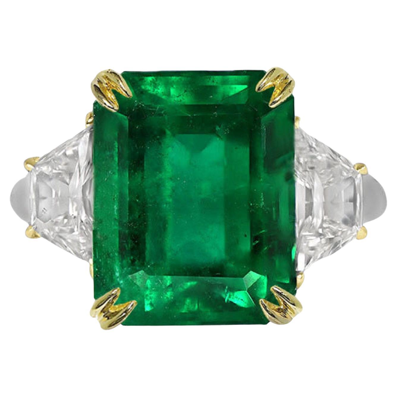 Bague solitaire avec diamant émeraude verte certifiée GIA de 7 carats, huile mineure en vente