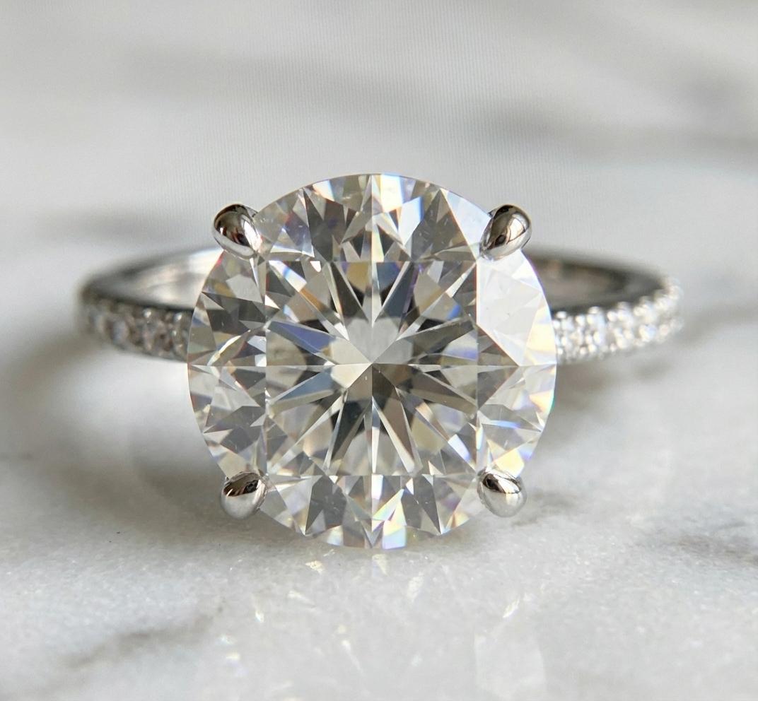 Taille ronde Bague en diamant certifié GIA de 7 carats à taille ronde et brillante en vente