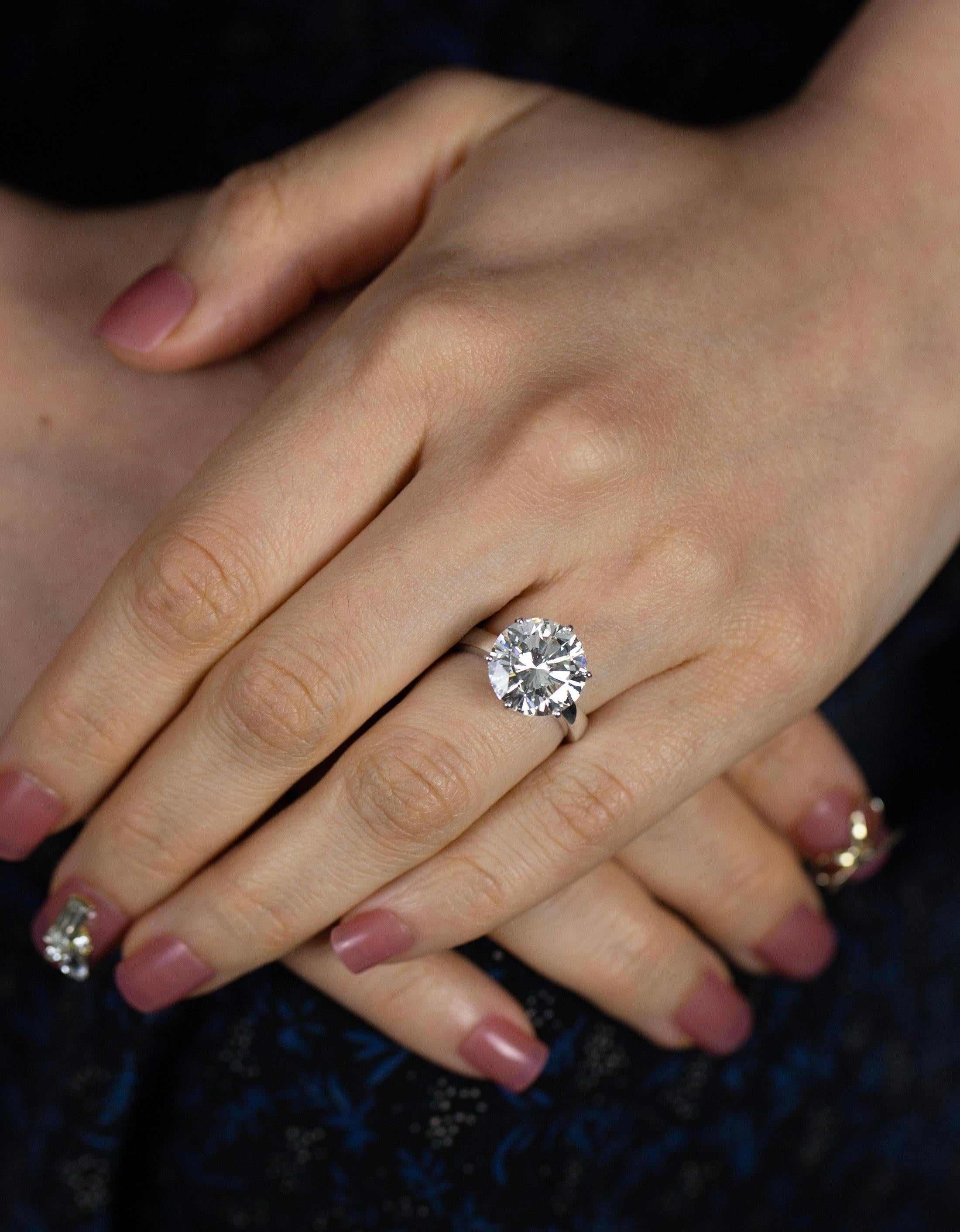 Taille ronde Bague de fiançailles solitaire en diamant rond brillant de 7,00 carats certifiée par le GIA en vente