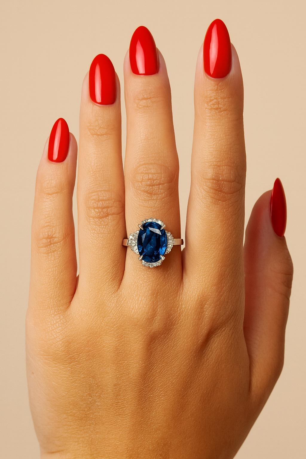 Certificado GIA 7 Ct.  Anillo de zafiro y diamantes sin calentar de Sri Lanka Corte oval en venta