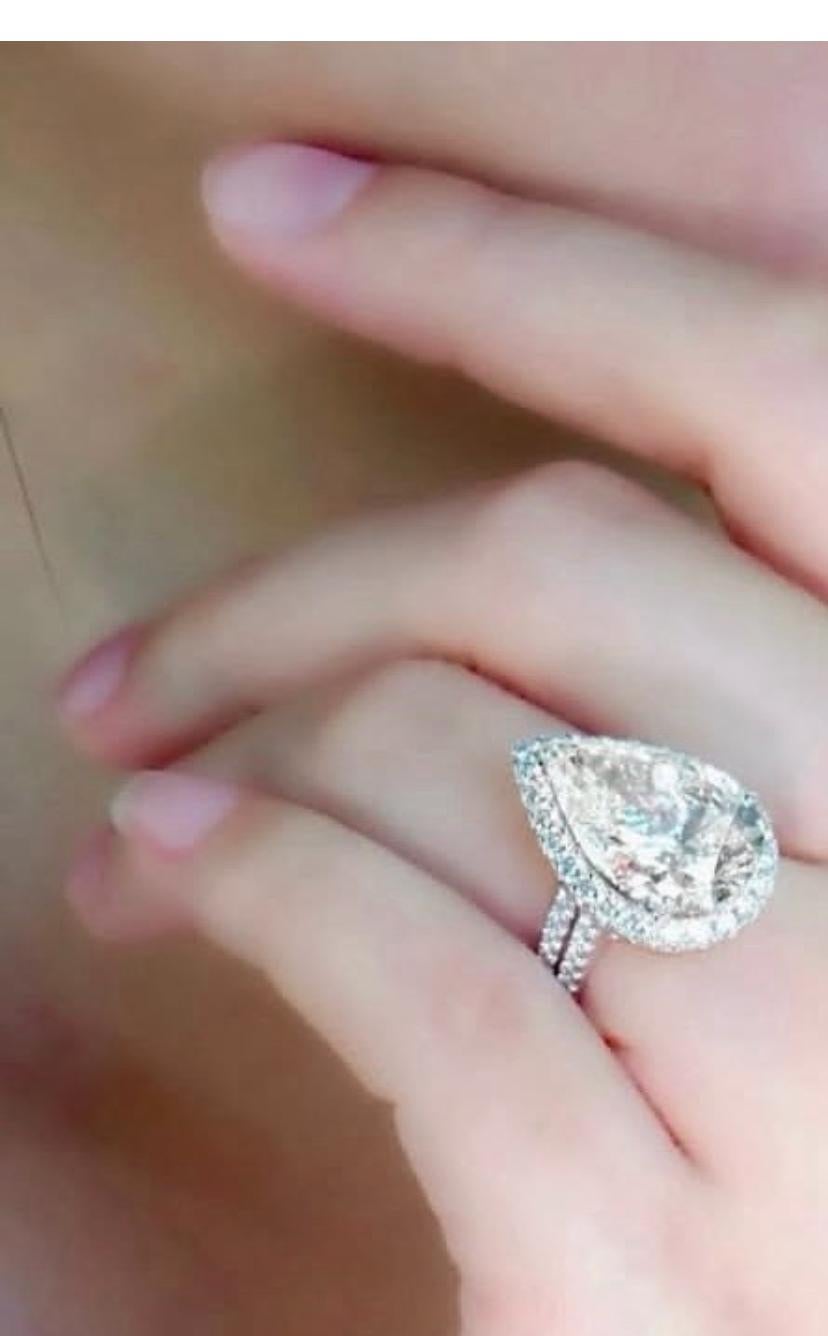 Bague solitaire en or 18 carats certifiée GIA avec diamant en forme de poire de 7,00 carats en vente 2