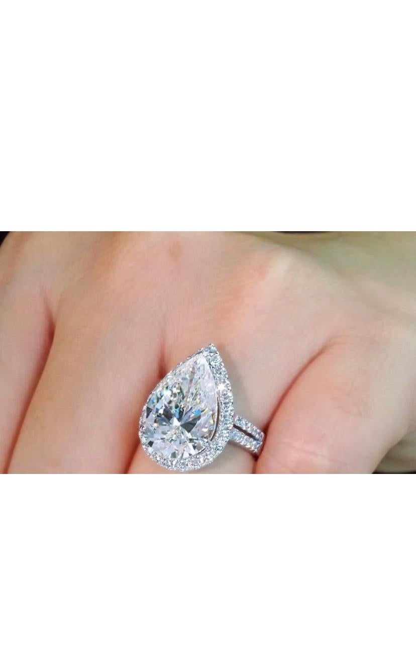 Bague solitaire en or 18 carats certifiée GIA avec diamant en forme de poire de 7,00 carats en vente 3
