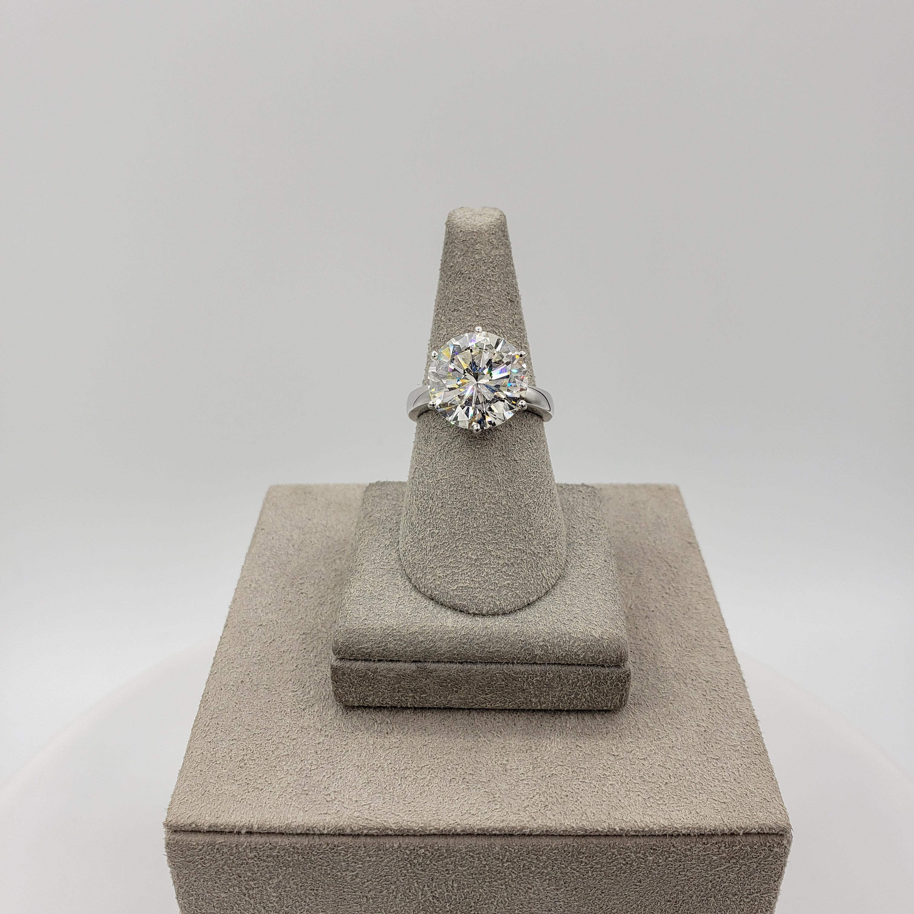 Bague de fiançailles solitaire en diamant rond brillant de 7,00 carats certifiée par le GIA en vente 2