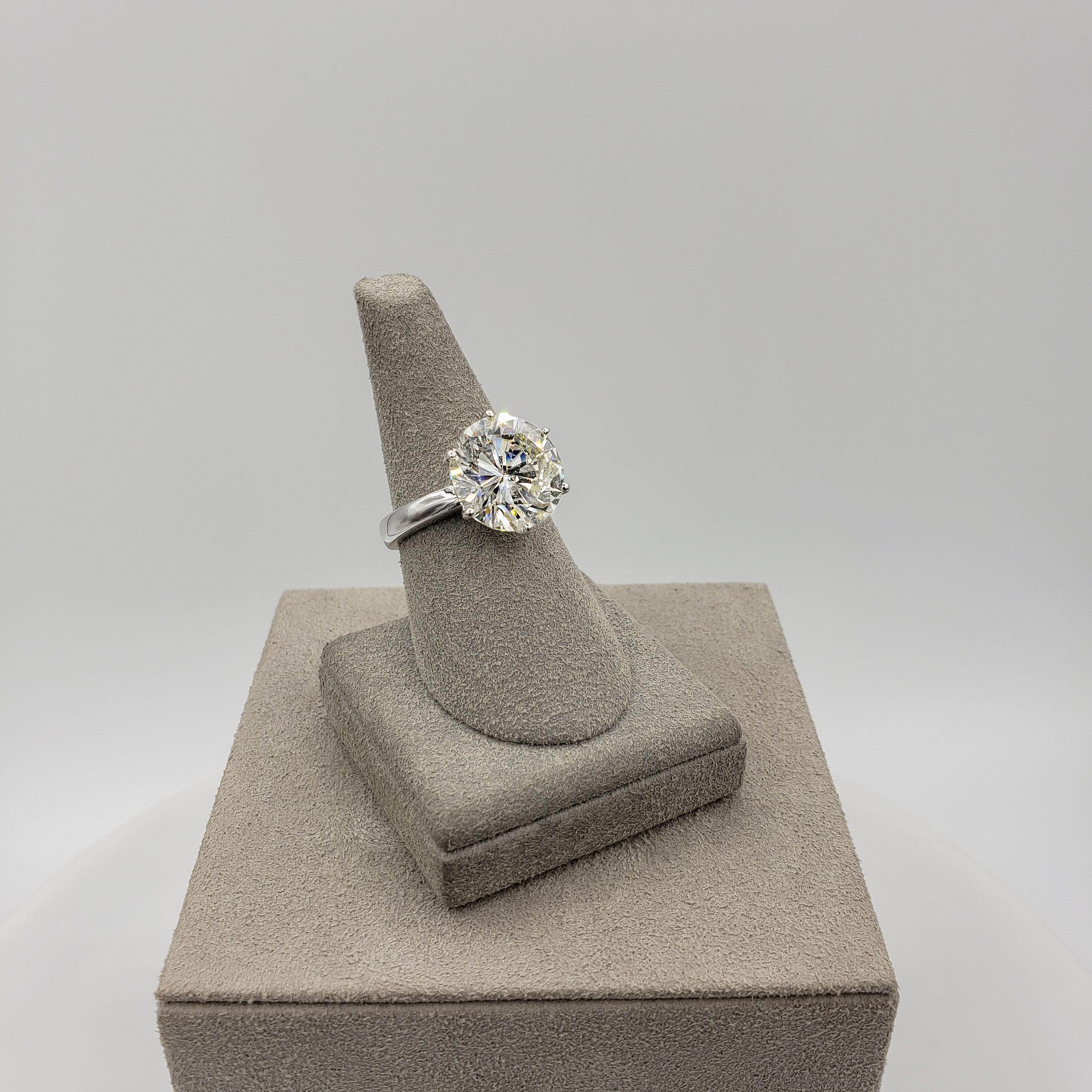 Bague de fiançailles solitaire en diamant rond brillant de 7,00 carats certifiée par le GIA en vente 3