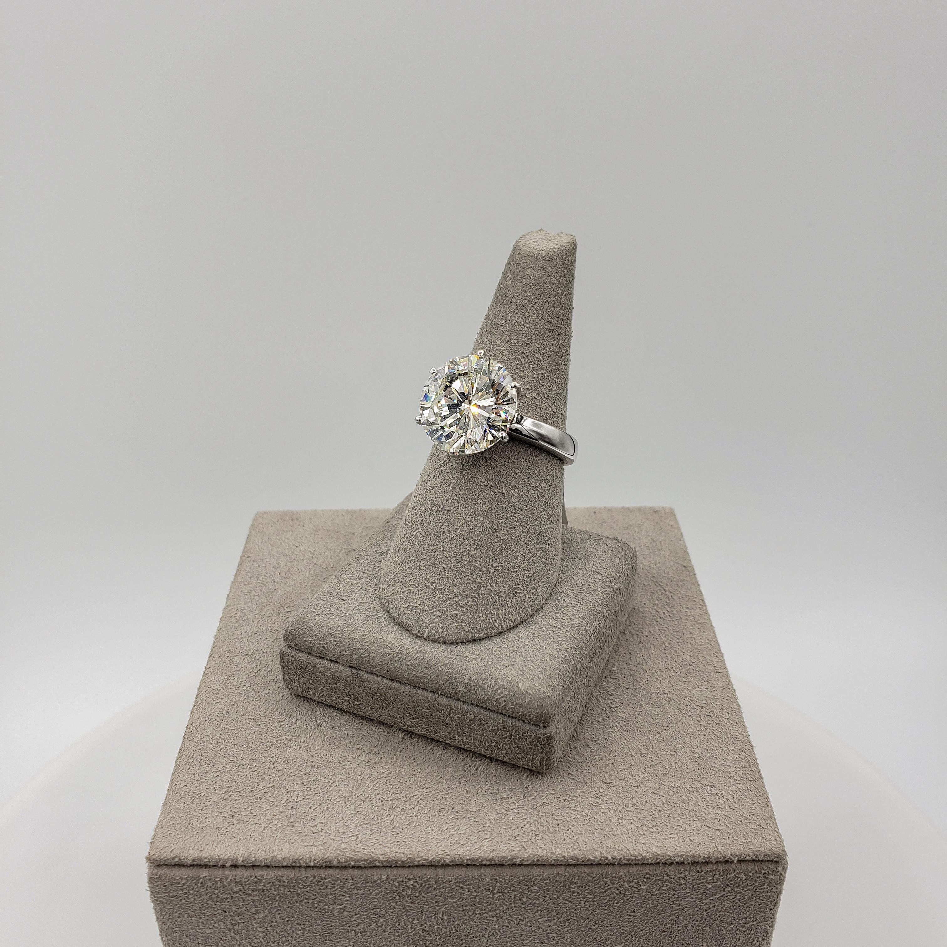 Bague de fiançailles solitaire en diamant rond brillant de 7,00 carats certifiée par le GIA en vente 4