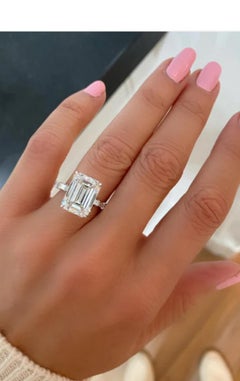 GIA Certified 7.00 Carats G/VS1 Emerald Shape Diamond 18K Gold Ring