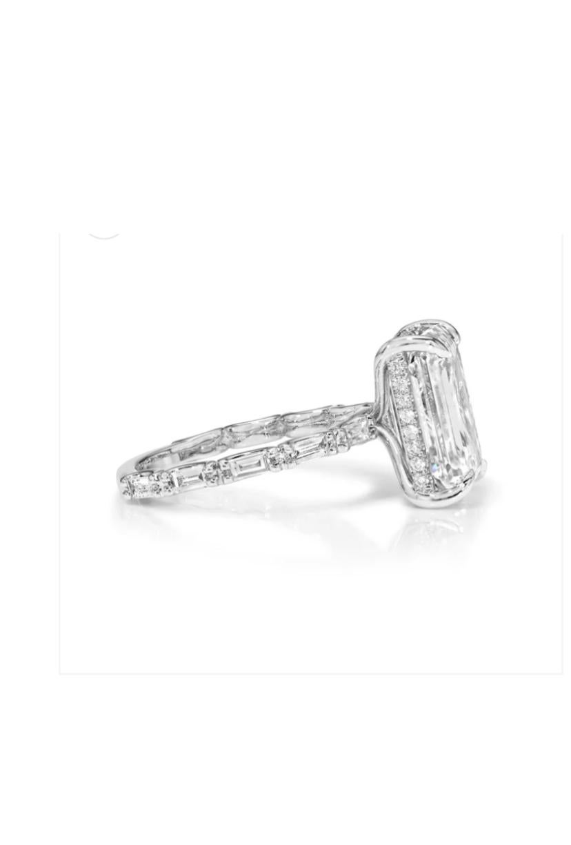Taglio smeraldo Anello in oro 18K con diamante a forma di smeraldo certificato GIA da 7,00 carati G/VS1 in vendita