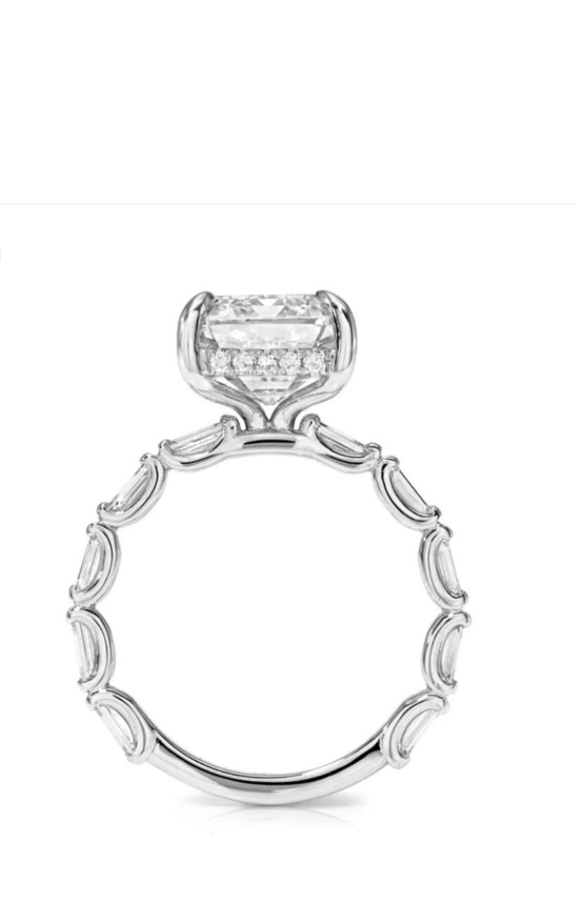 Anello in oro 18K con diamante a forma di smeraldo certificato GIA da 7,00 carati G/VS1 In condizioni Nuovo in vendita a Massafra, IT