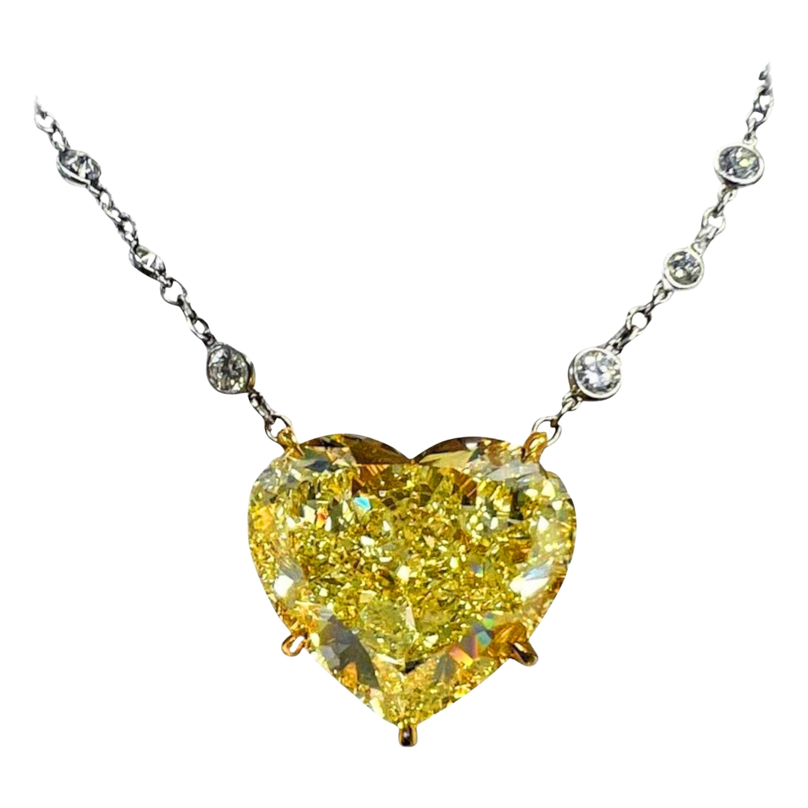 Collier de diamants en forme de cœur certifié GIA de 7,06 carats de couleur jaune fantaisie