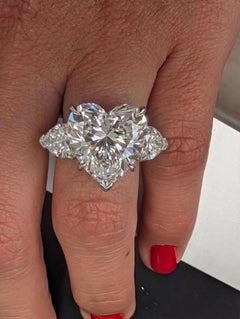 GIA Certified 7.06 Carat Heart Shape Diamond Three-Stone Ring (bague à trois pierres en forme de cœur)