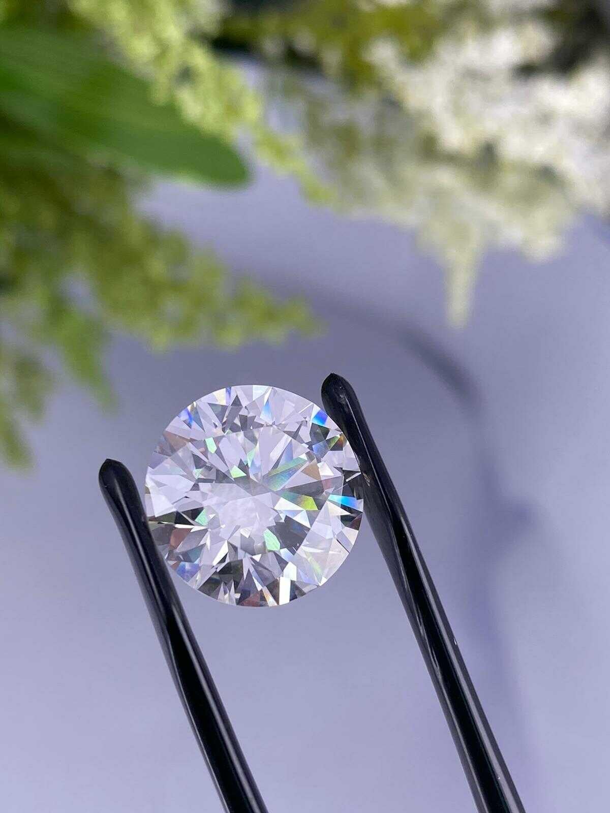 GIA-zertifizierter 4 Karat Diamant im runden Brillantschliff (Moderne)