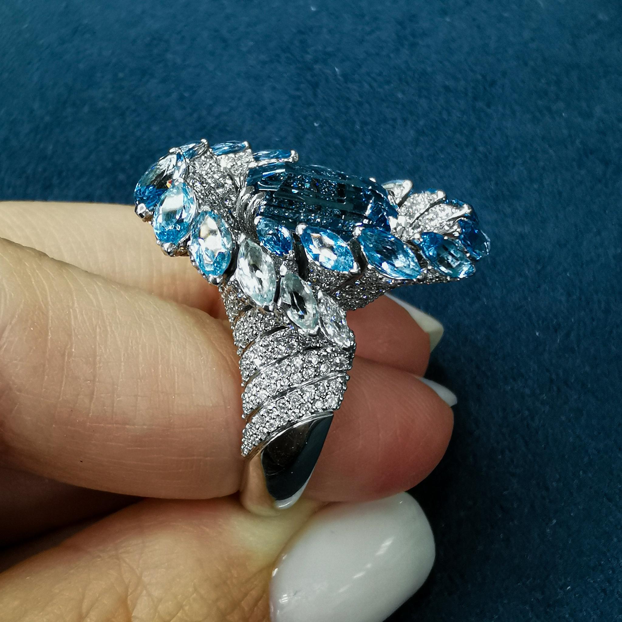 Bague en or blanc 18 carats avec aigue-marine Santa-Maria et diamants certifiés GIA de 7,14 carats Neuf à Bangkok, TH