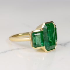 GIA Certified 7.17 Carat Emerald Three-Stone Ring in 18K Yellow Gold (10.81 tot)