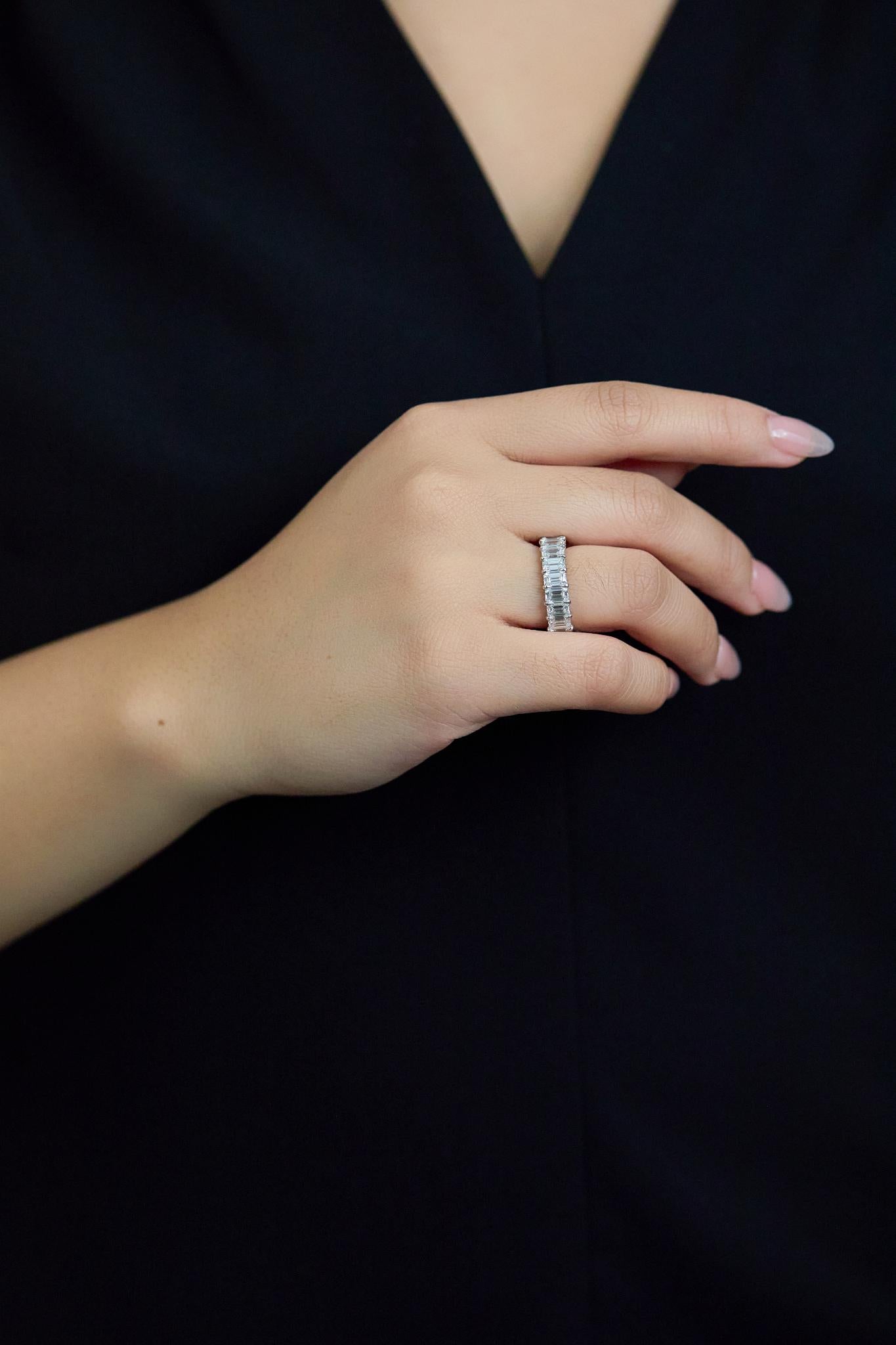 Taille émeraude Alliance certifiée GIA de 7,20 carats de diamant taille émeraude totale pour l'éternité en vente