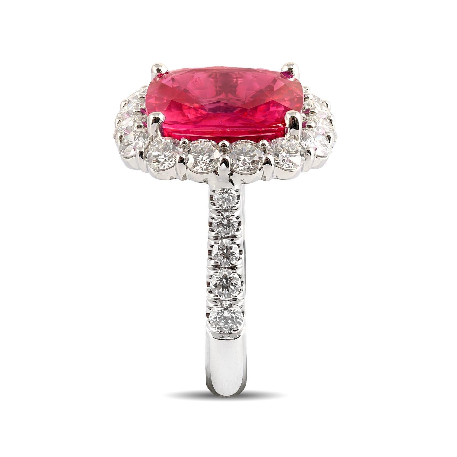 Platinring mit GIA-zertifiziertem 7,25 Karat rosa Saphir und Diamant (Brillantschliff) im Angebot
