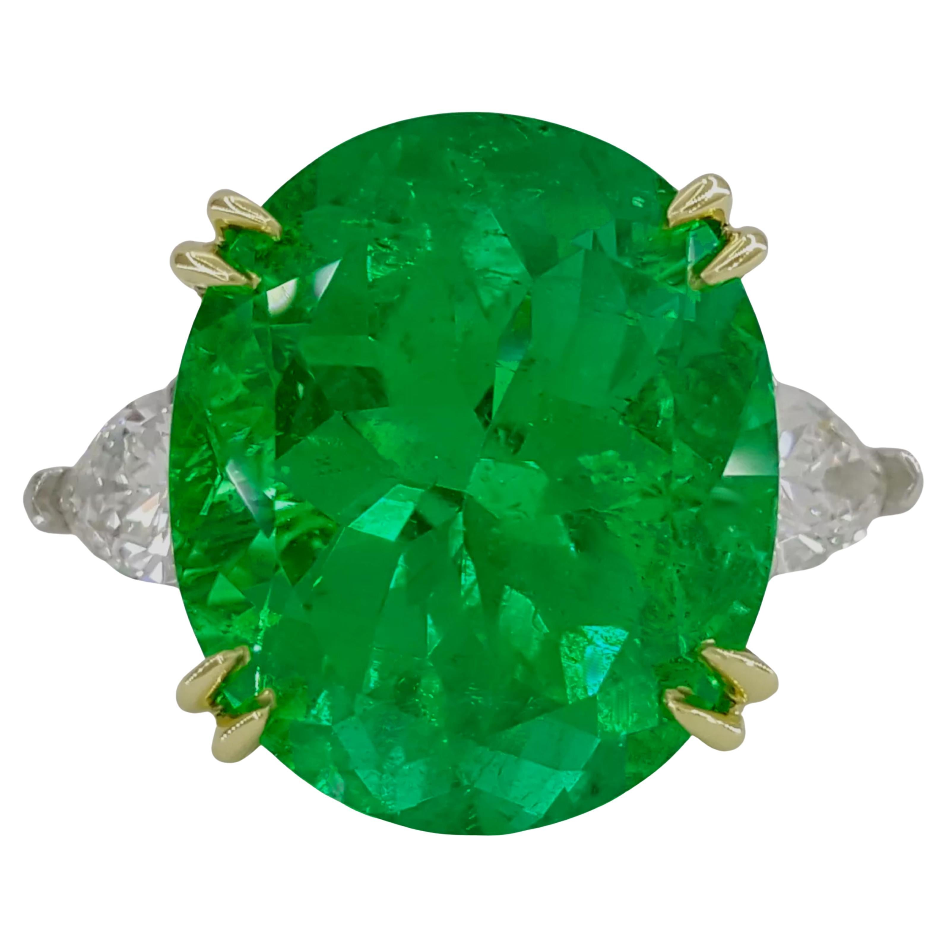 GIA Certified 7.26 Carat COLOMBIAN Emerald Diamond Ring For Sale