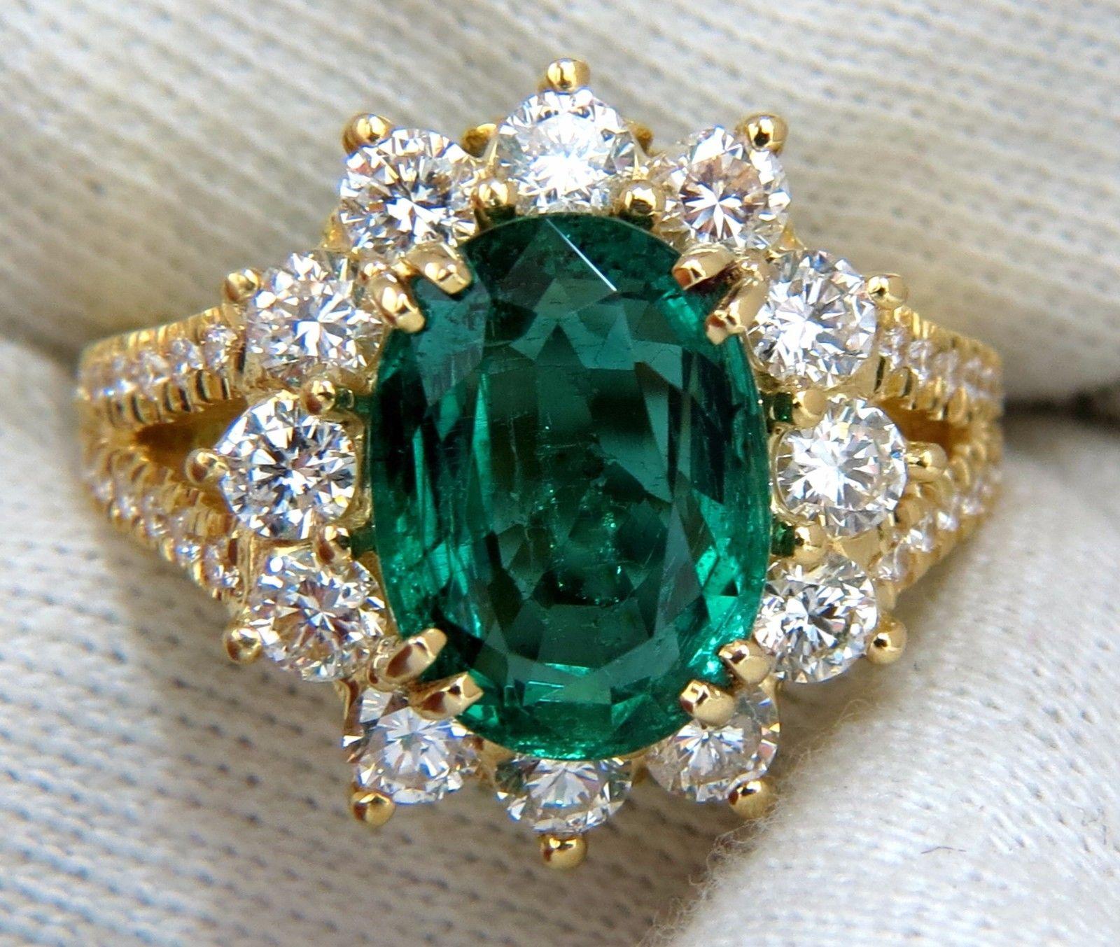 Women's or Men's GIA Certified 7.26 Carat Natural Emerald Diamonds Ring 18 Karat 