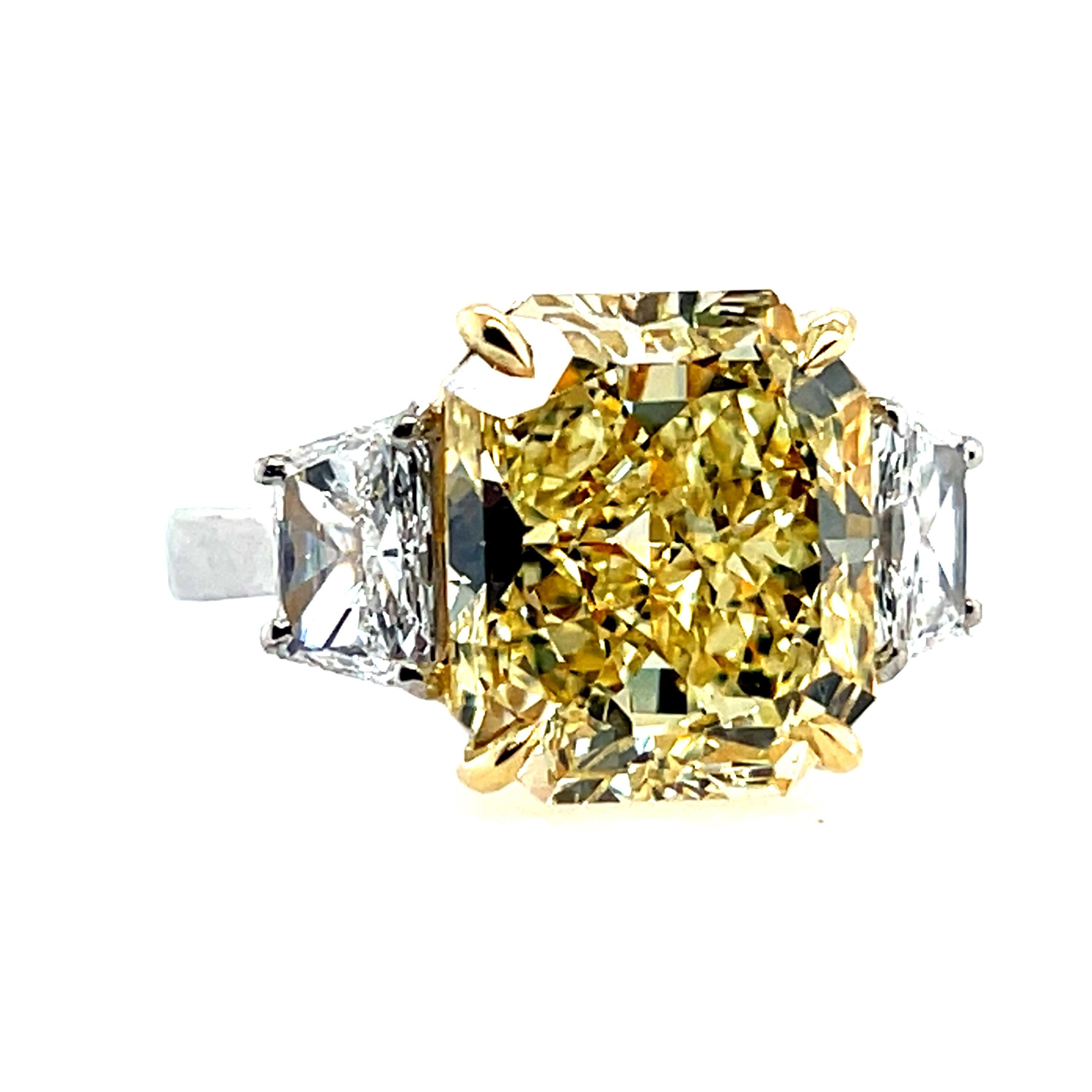 Women's or Men's GIA Certified 7.28 Carat Natural Fancy Yellow VVS2 Diamond Plat Engagement Ring For Sale