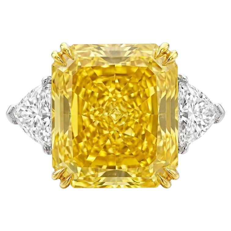 Bague fantaisie jaune intense sans défaut interne de 7.29 carats certifiée par le GIA