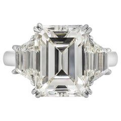 Bague de fiançailles à trois pierres en diamants taille émeraude de 7.31 carats certifié GIA