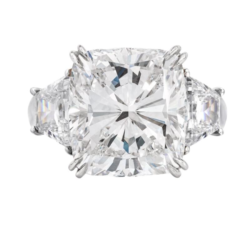 Anillo de diamantes talla cojín de 7,33 quilates certificado por el GIA Diamante tipo IIA Golconda Contemporáneo en venta