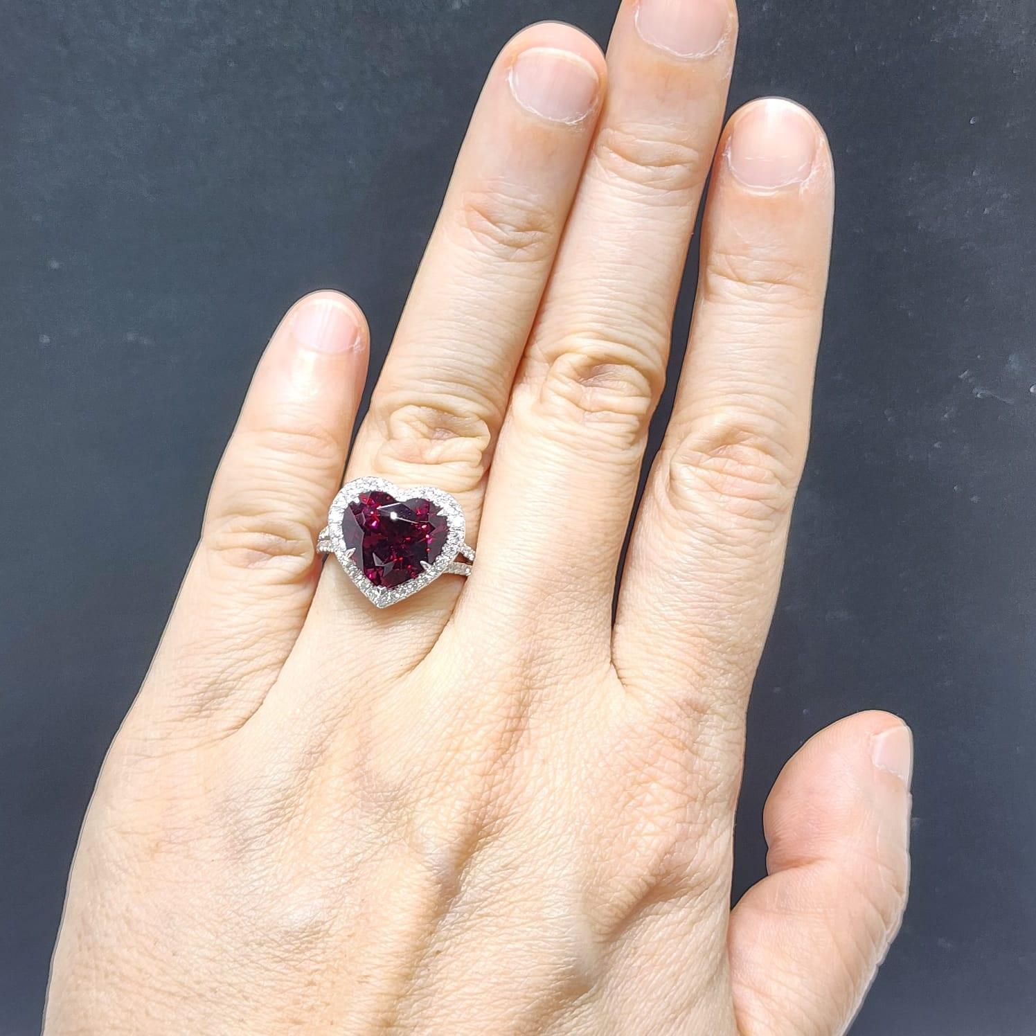 GIA Certified 7.37 Carat Heart Garnet and Diamond Ring in 18K White Gold For Sale 1