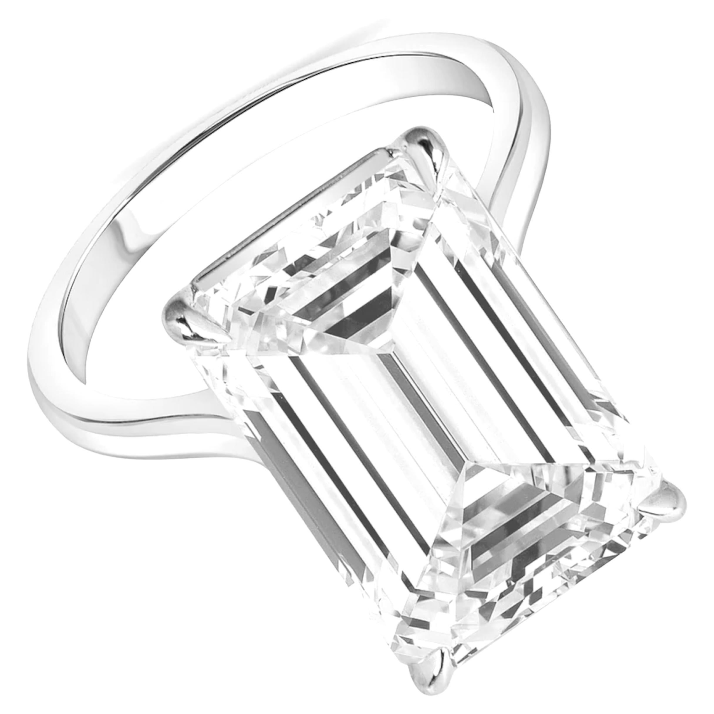 Bague en platine certifiée GIA de 7,40 carats de diamant de taille émeraude allongée sans défaut et de couleur E

Ce diamant exceptionnel de 7,40 carats, de taille émeraude, est d'une rareté et d'un raffinement époustouflants. Il est certifié par le