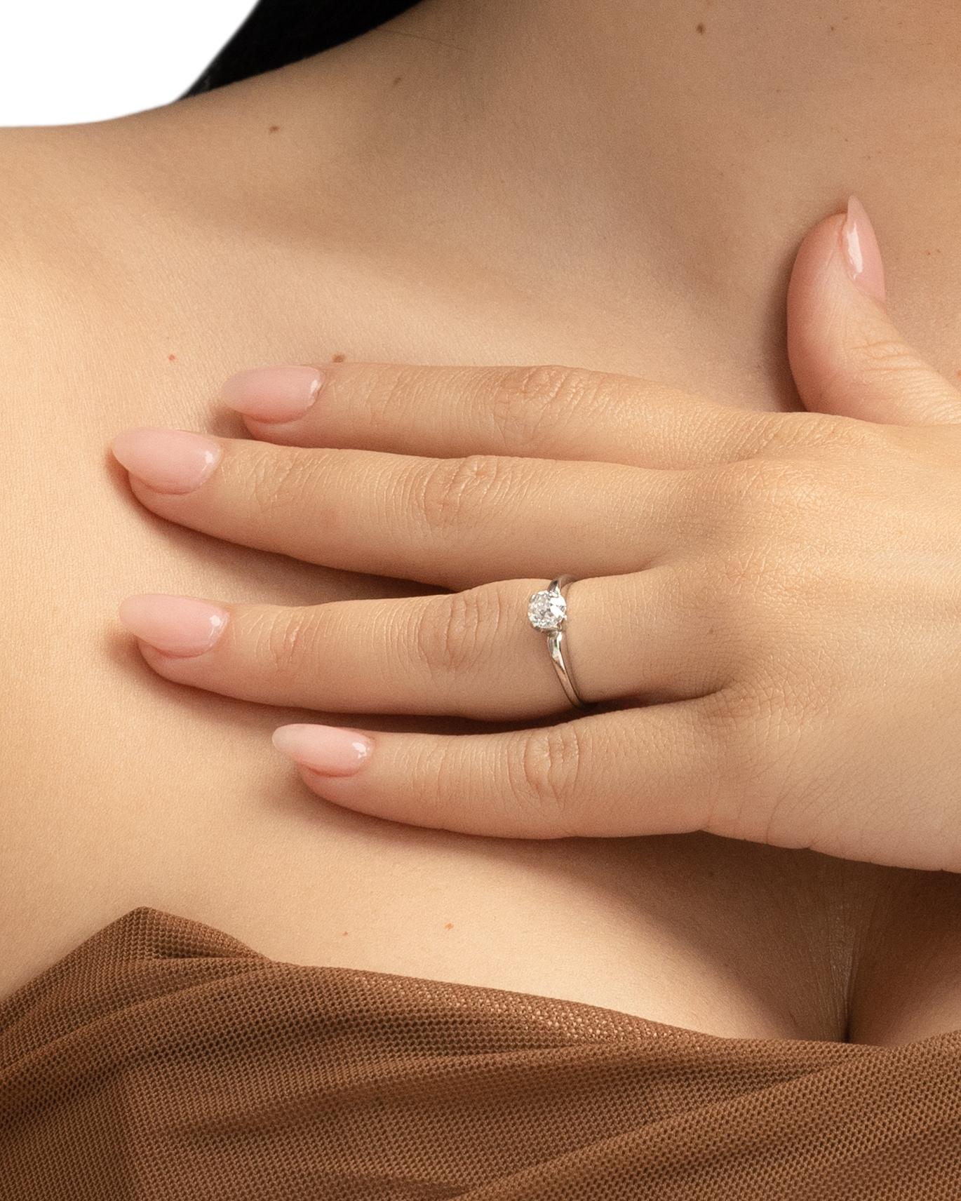 GIA-zertifizierter .75 Karat Art Deco Diamant Platin Verlobungsring im Angebot 3