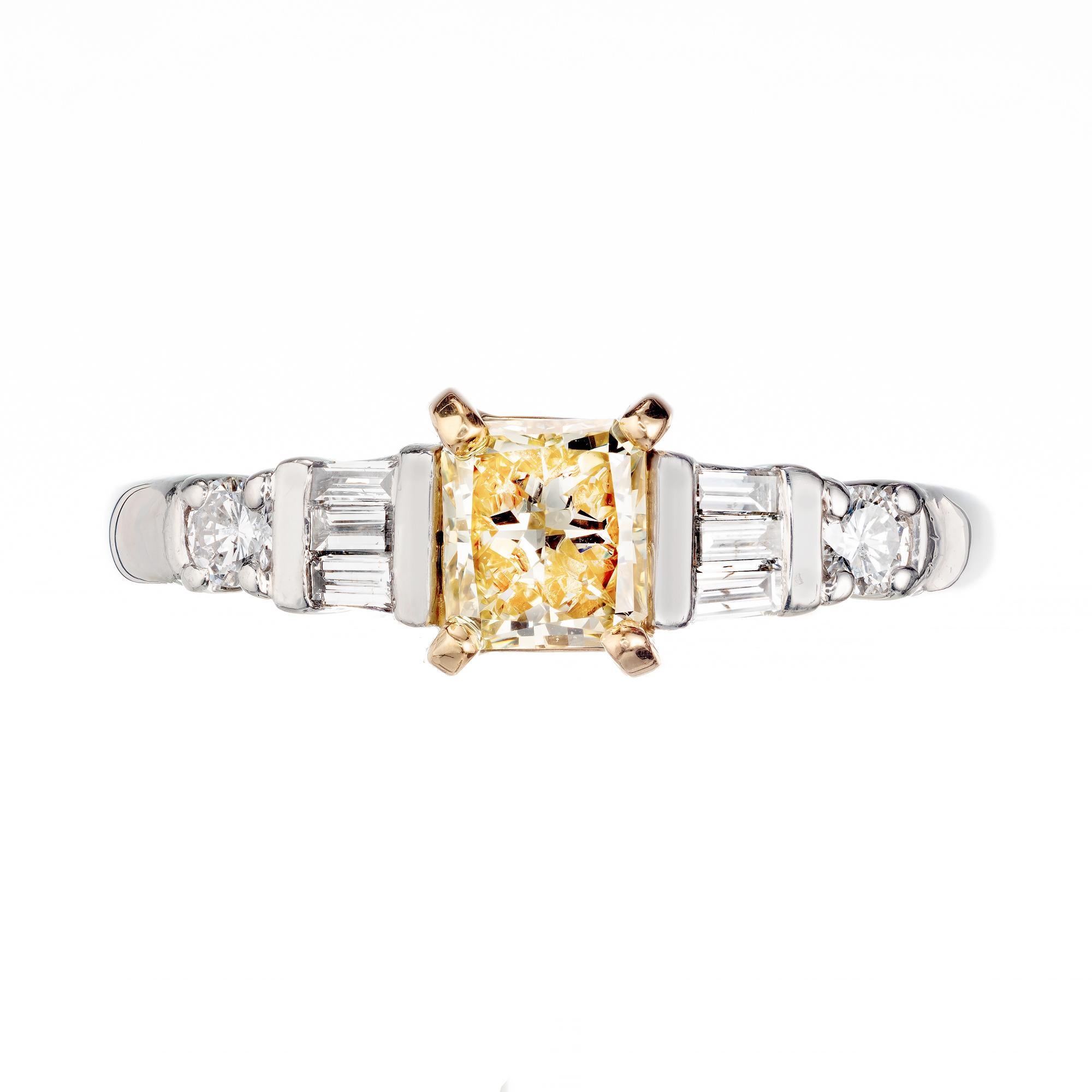 Taille ronde Bague de fiançailles en or et platine avec diamant jaune de 0,75 carat certifié par le GIA en vente