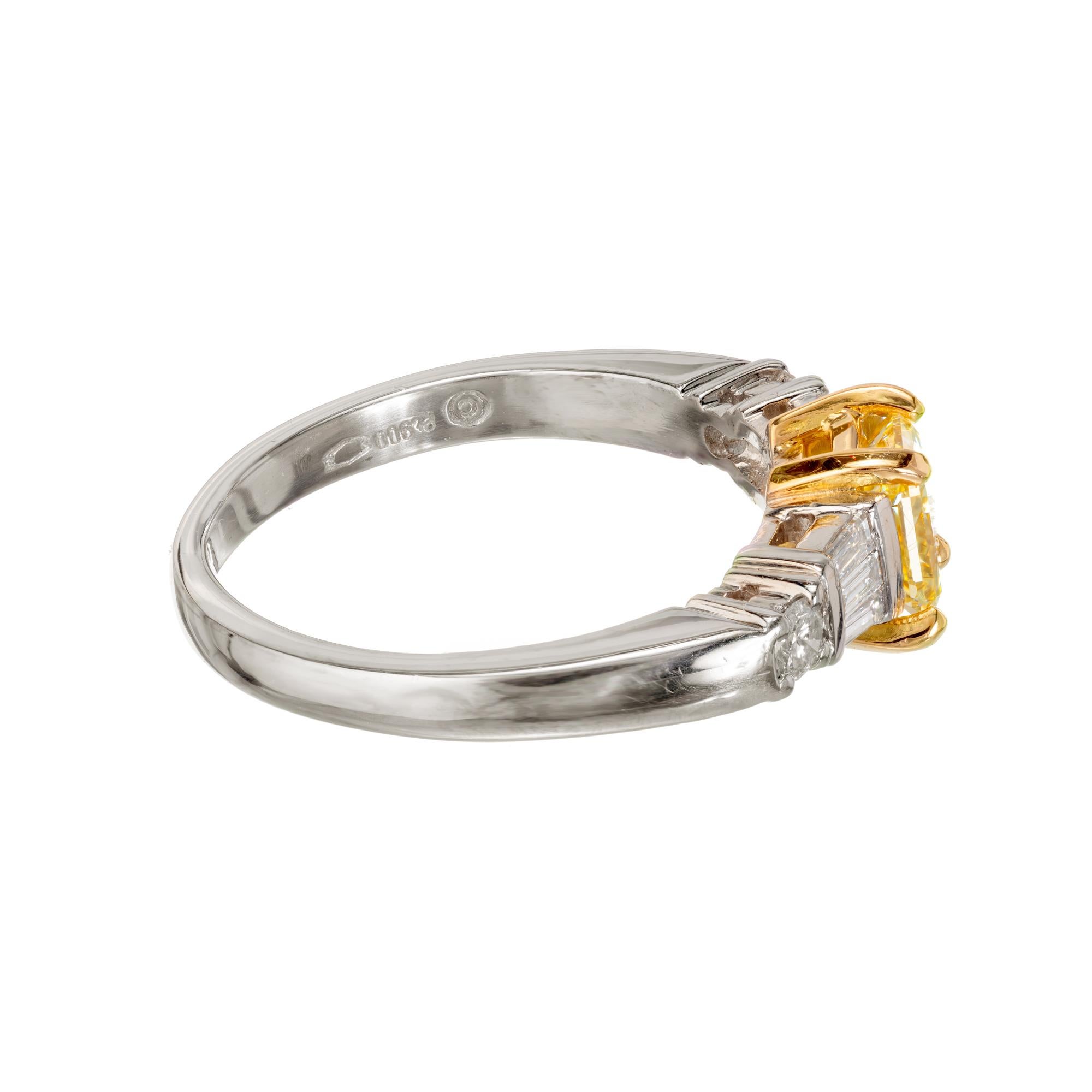 Bague de fiançailles en or et platine avec diamant jaune de 0,75 carat certifié par le GIA en vente 2