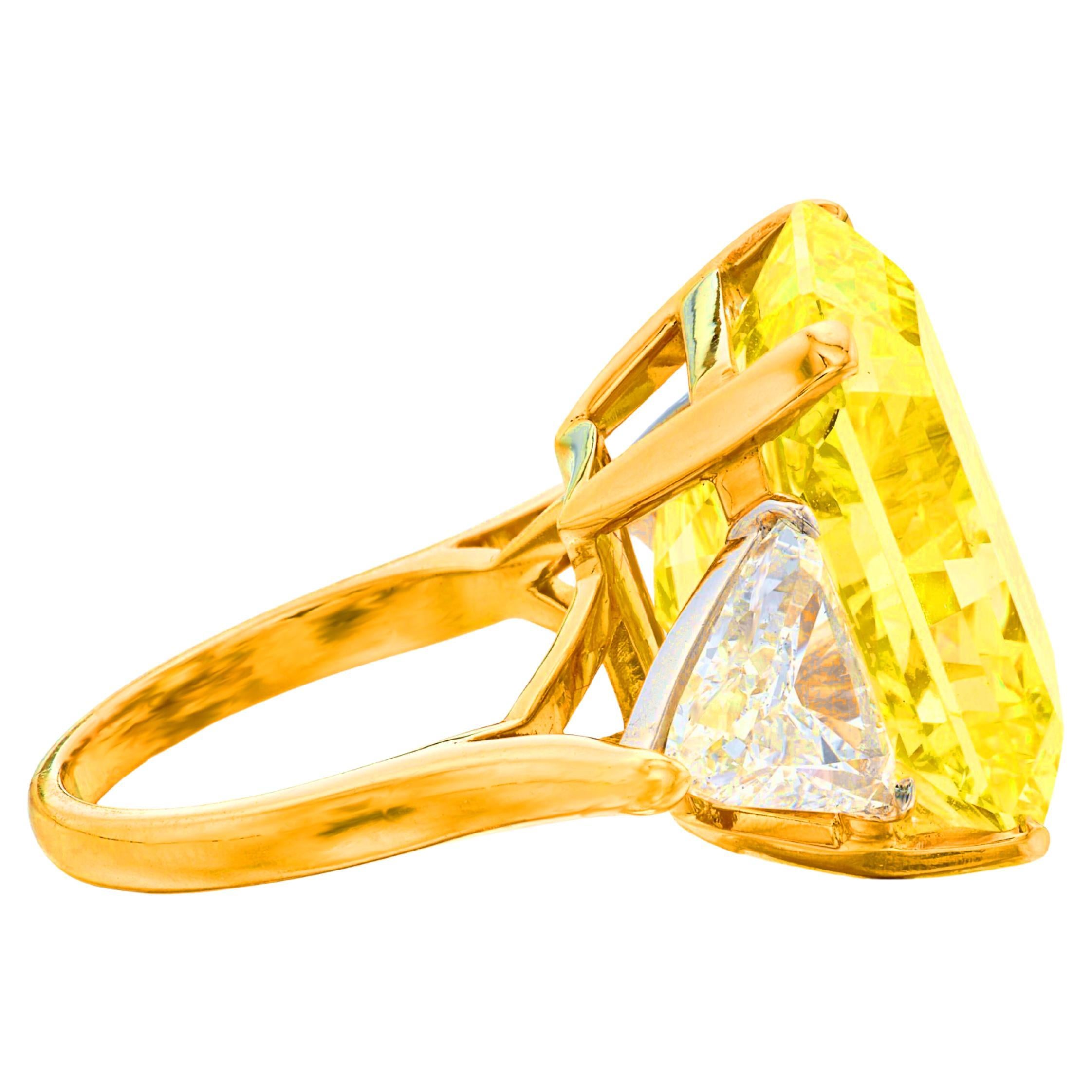 Taglio radiant Anello in oro giallo 18 carati certificato GIA da 7,50 carati, giallo intenso e brillante in vendita