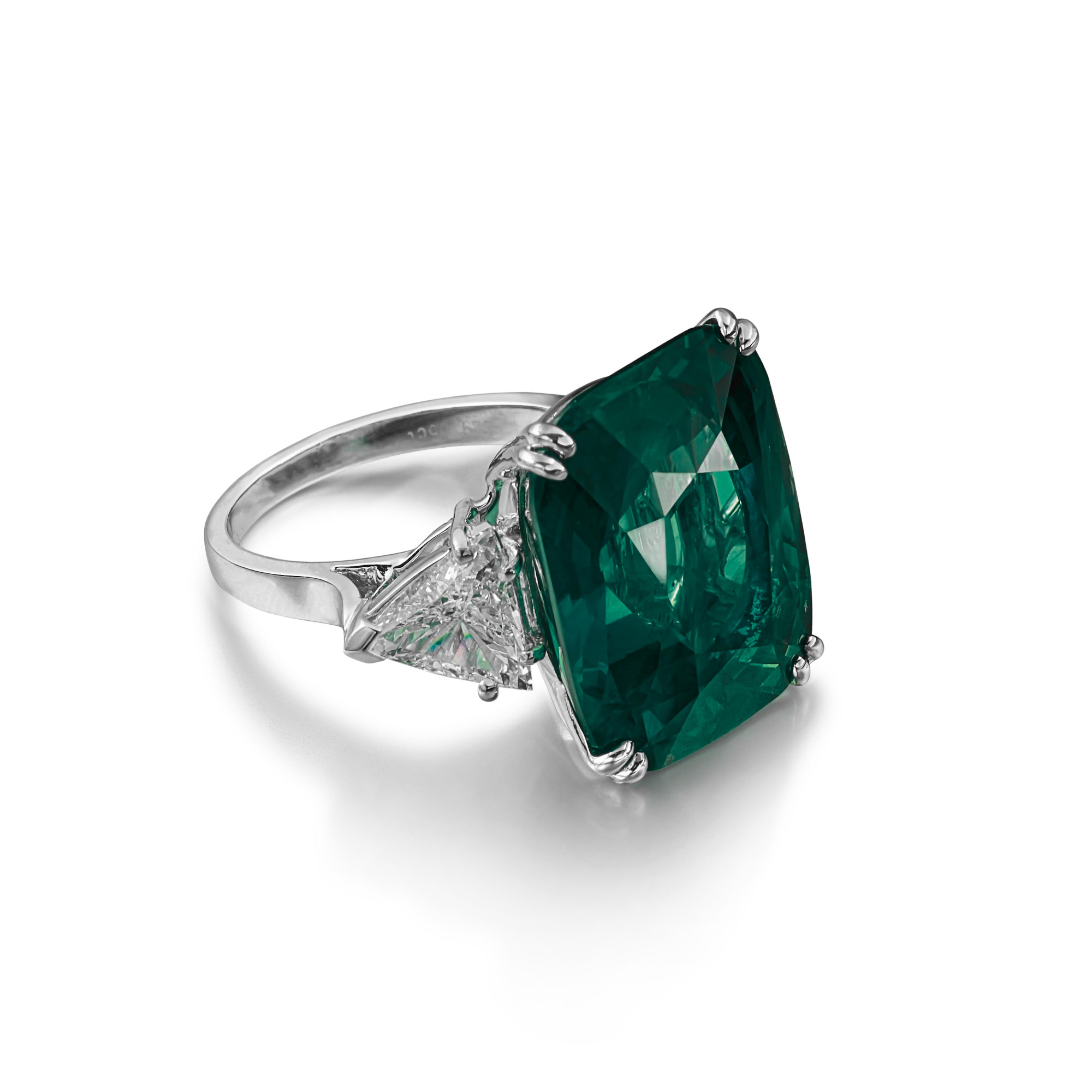 Contemporary GIA Certified 7.51 Ct. VIVID GREEN Insignificant Oil Emerald Diamond Ring For Sale