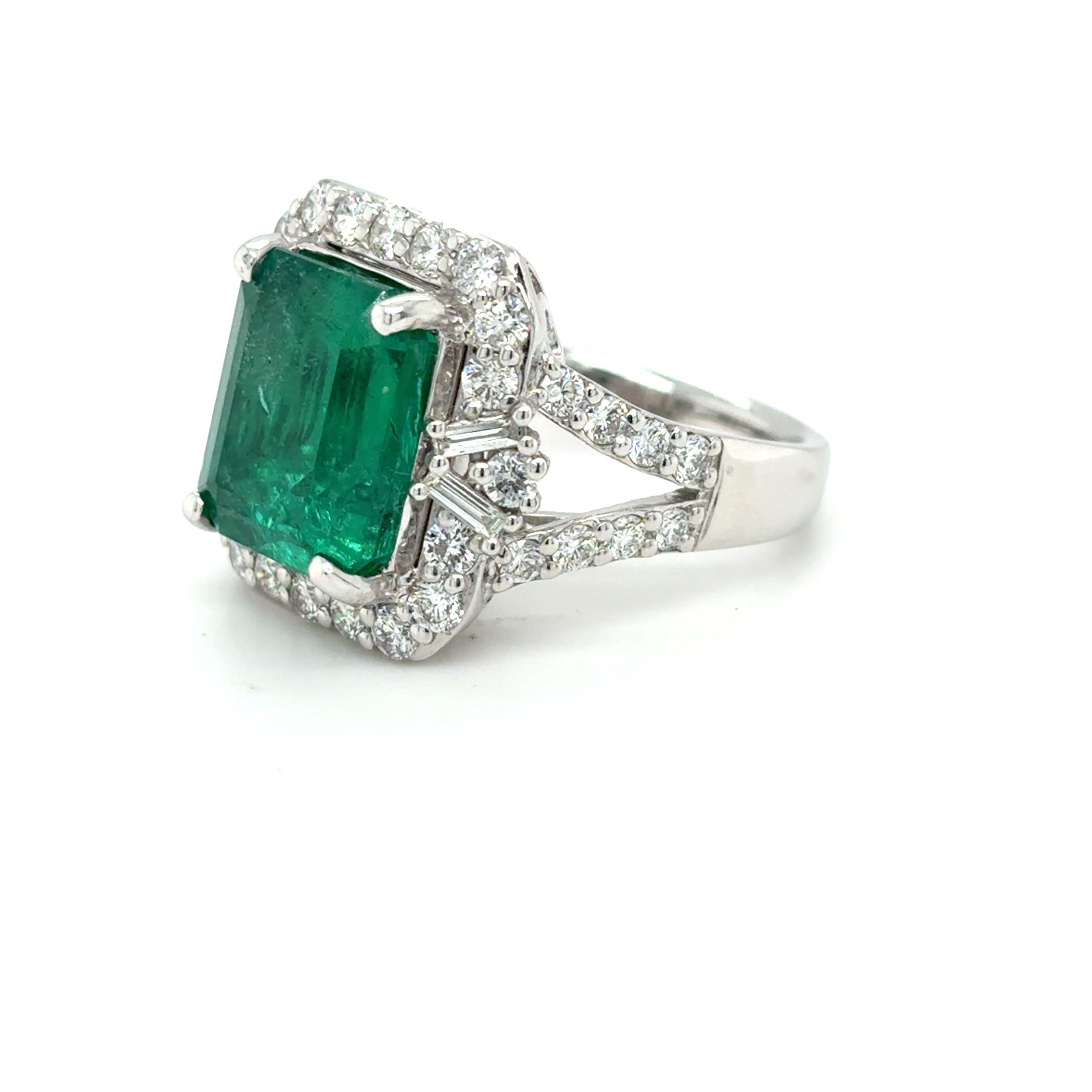 GIA-zertifizierter 7,52 Karat Smaragd-Diamant-Cocktailring mit Oktagonschliff im Angebot 6
