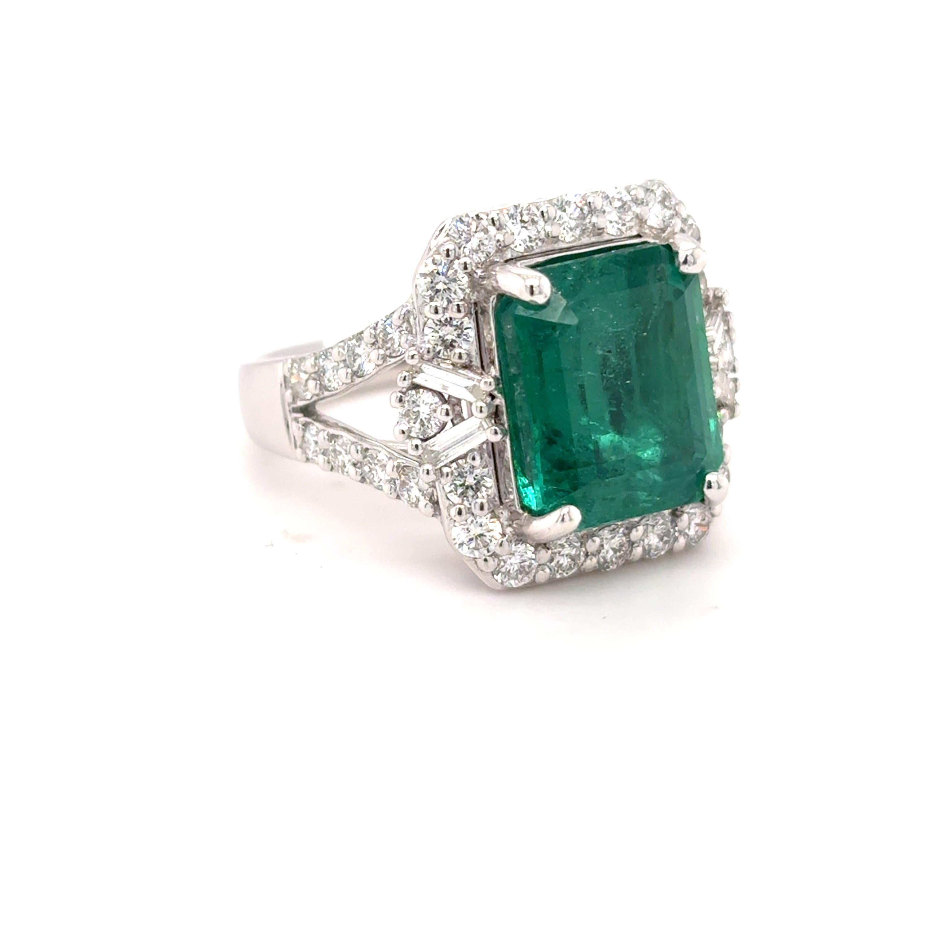 GIA-zertifizierter 7,52 Karat Smaragd-Diamant-Cocktailring mit Oktagonschliff (Kunsthandwerker*in) im Angebot
