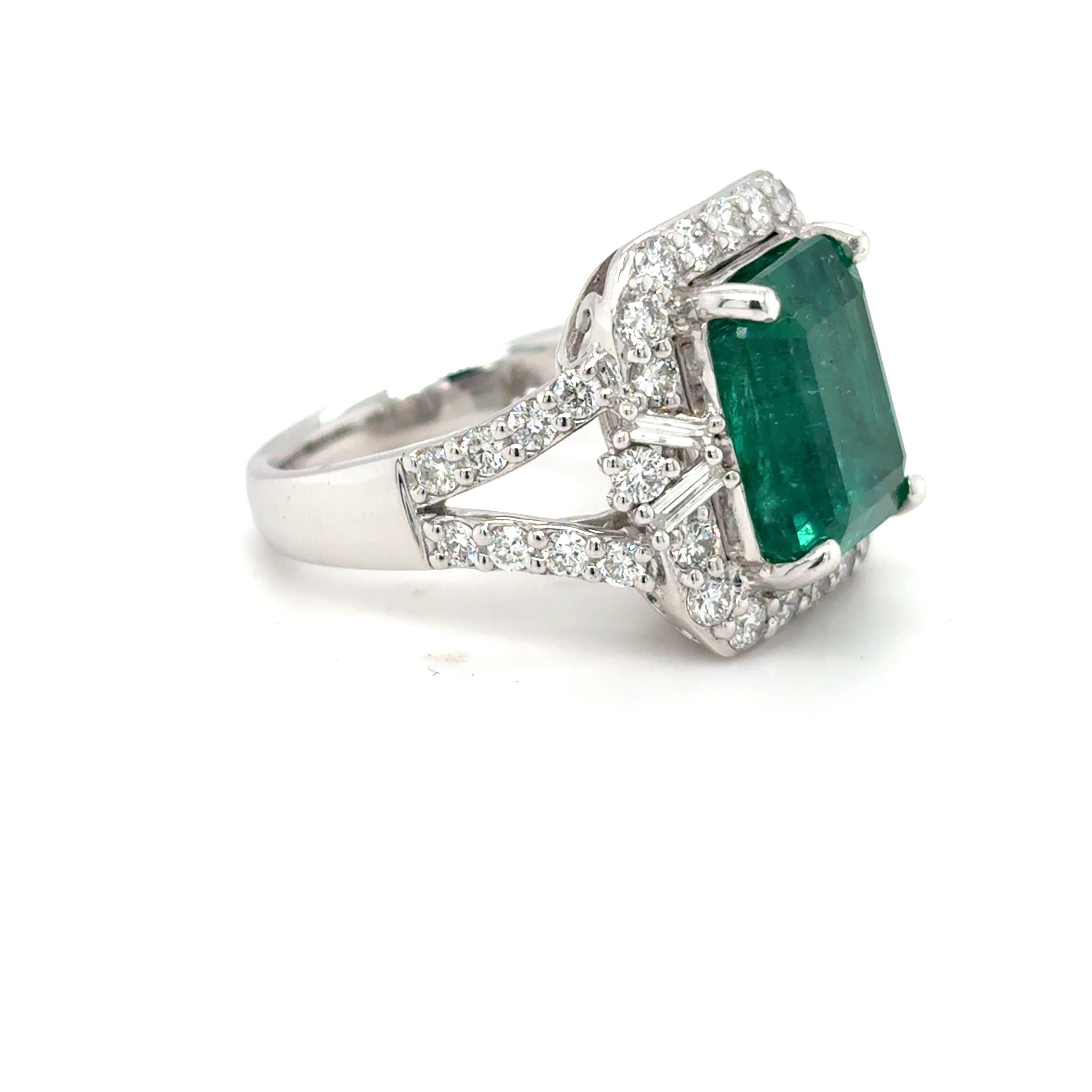 GIA-zertifizierter 7,52 Karat Smaragd-Diamant-Cocktailring mit Oktagonschliff (Achteckschliff) im Angebot