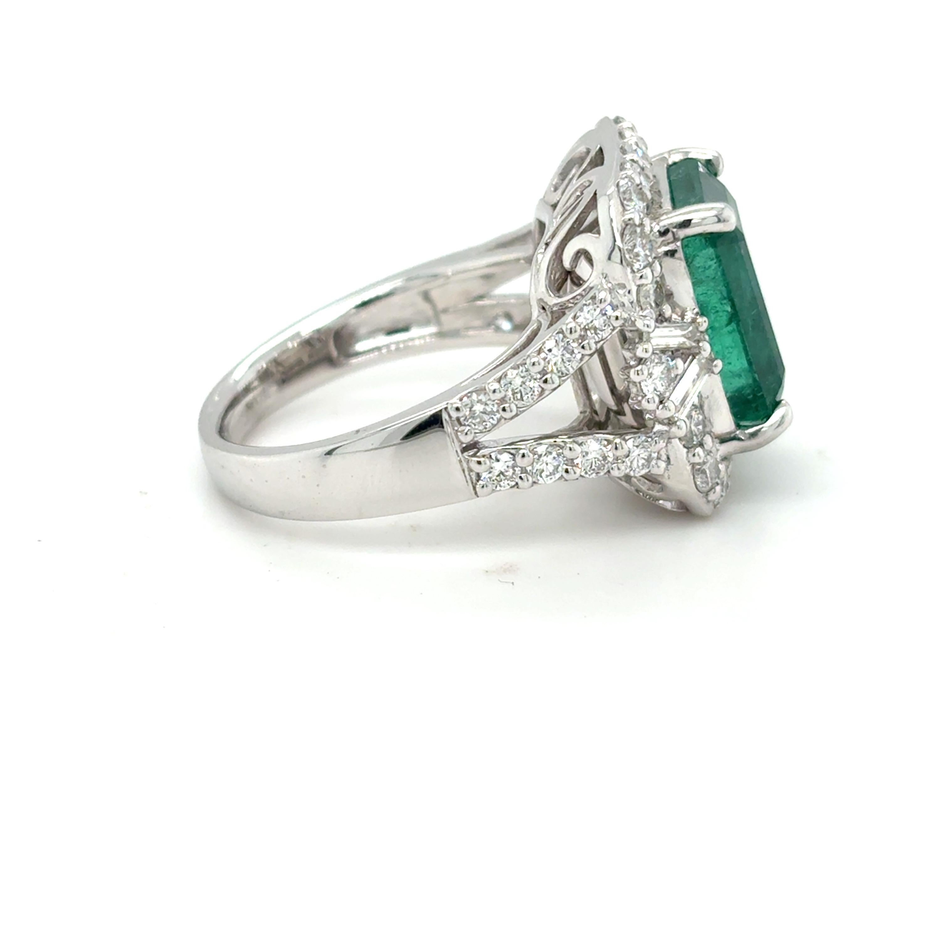 GIA-zertifizierter 7,52 Karat Smaragd-Diamant-Cocktailring mit Oktagonschliff im Zustand „Neu“ im Angebot in Trumbull, CT